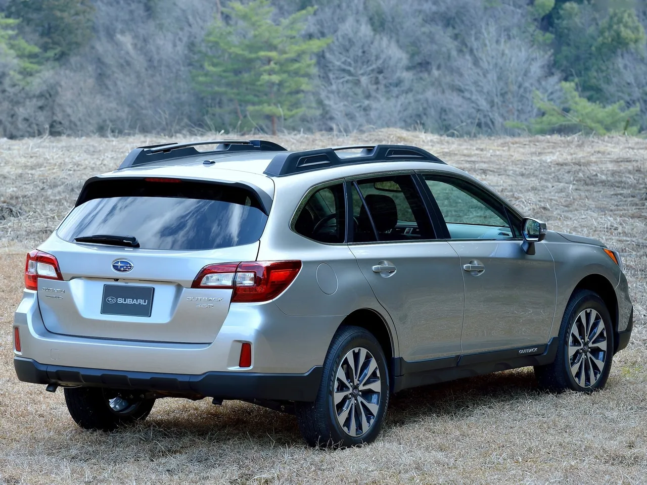 Subaru Outback (2015) – zadní tříčtvrteční pohled