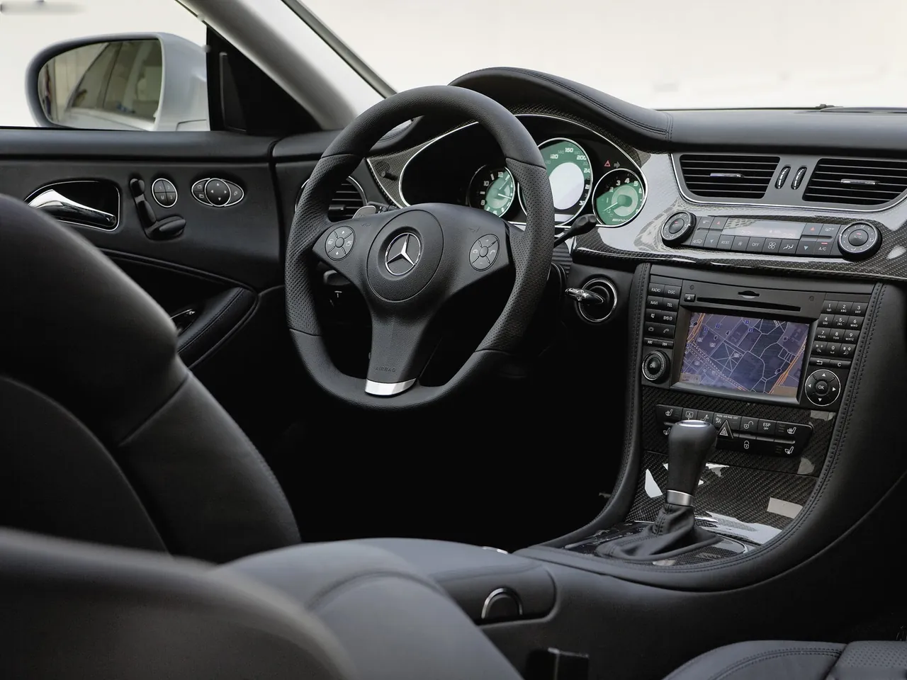 Mercedes-Benz CLS 63 AMG (2009) - Interior