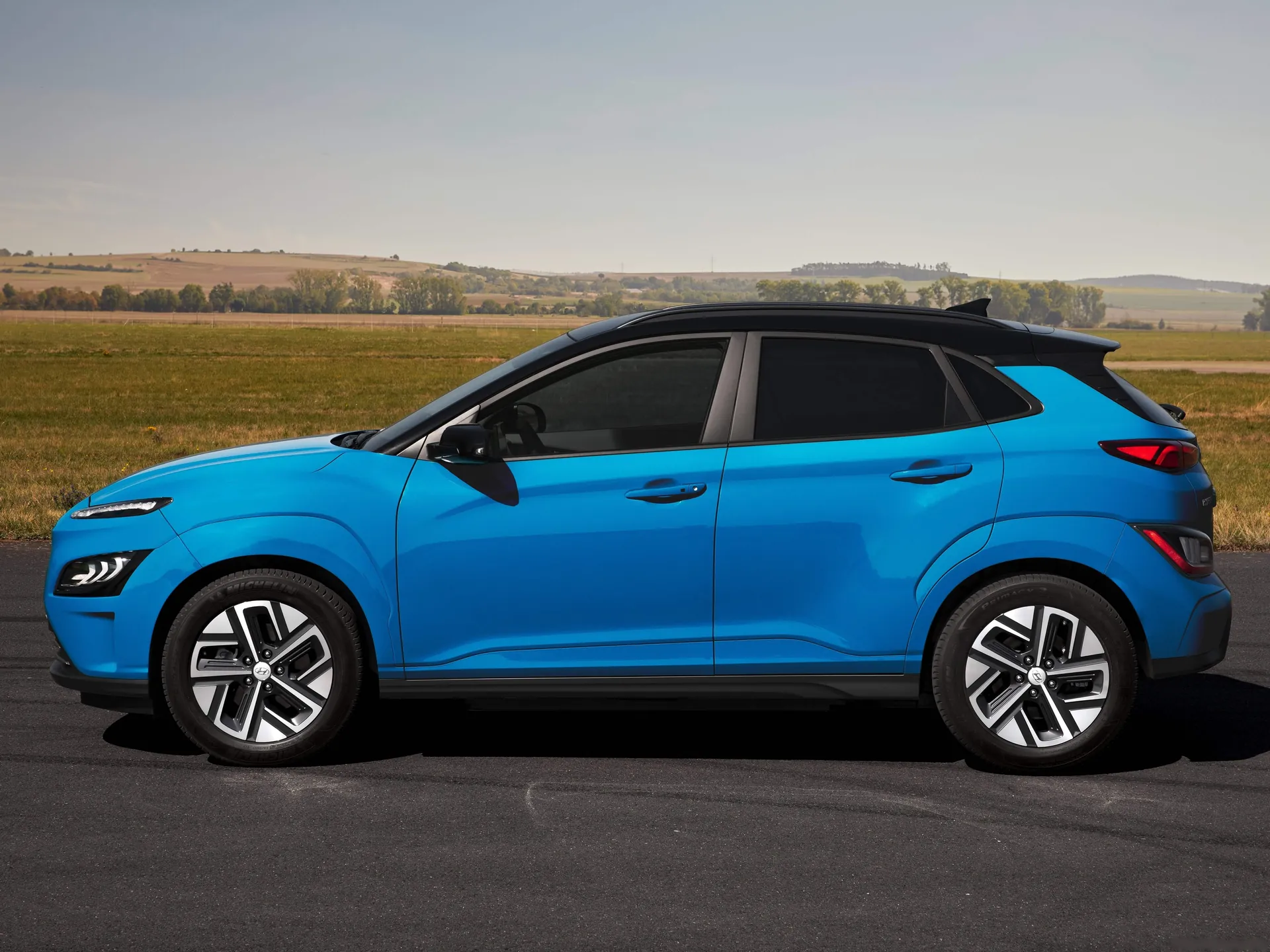 Hyundai Kona Electric (2021) – boční profil