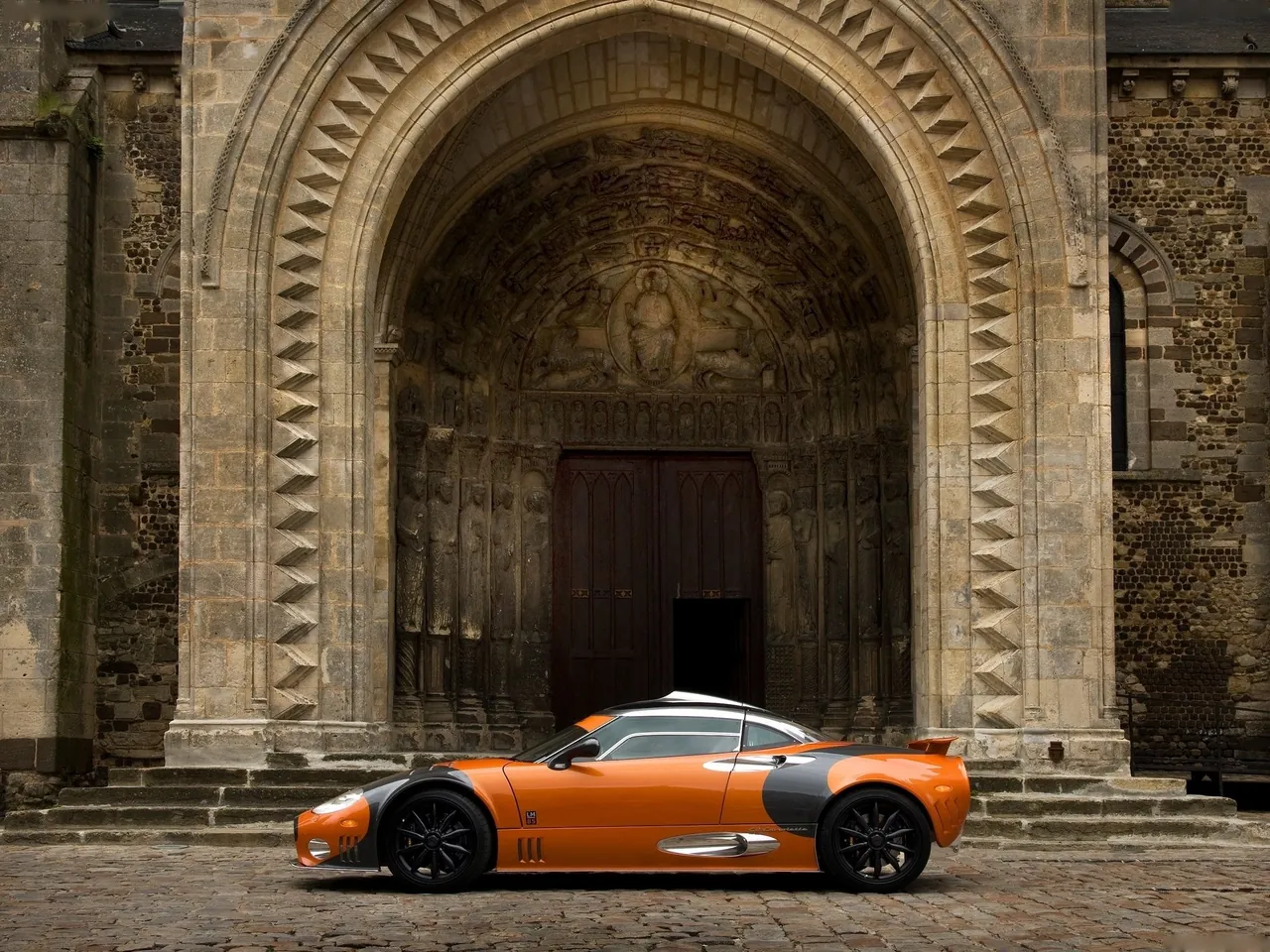 Spyker C8 Laviolette LM85 (2009) – boční profil
