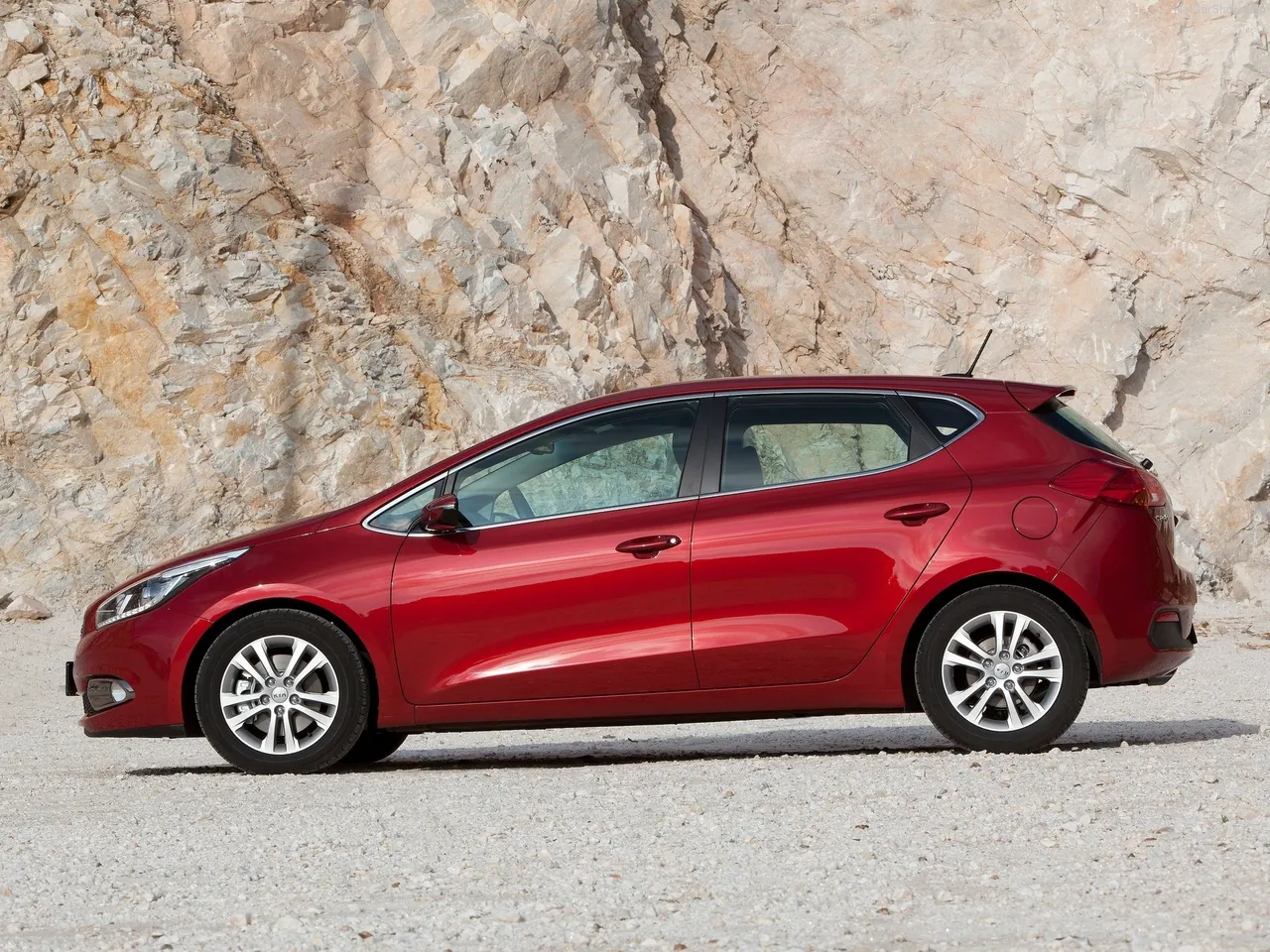 Kia Ceed (2013) – boční profil