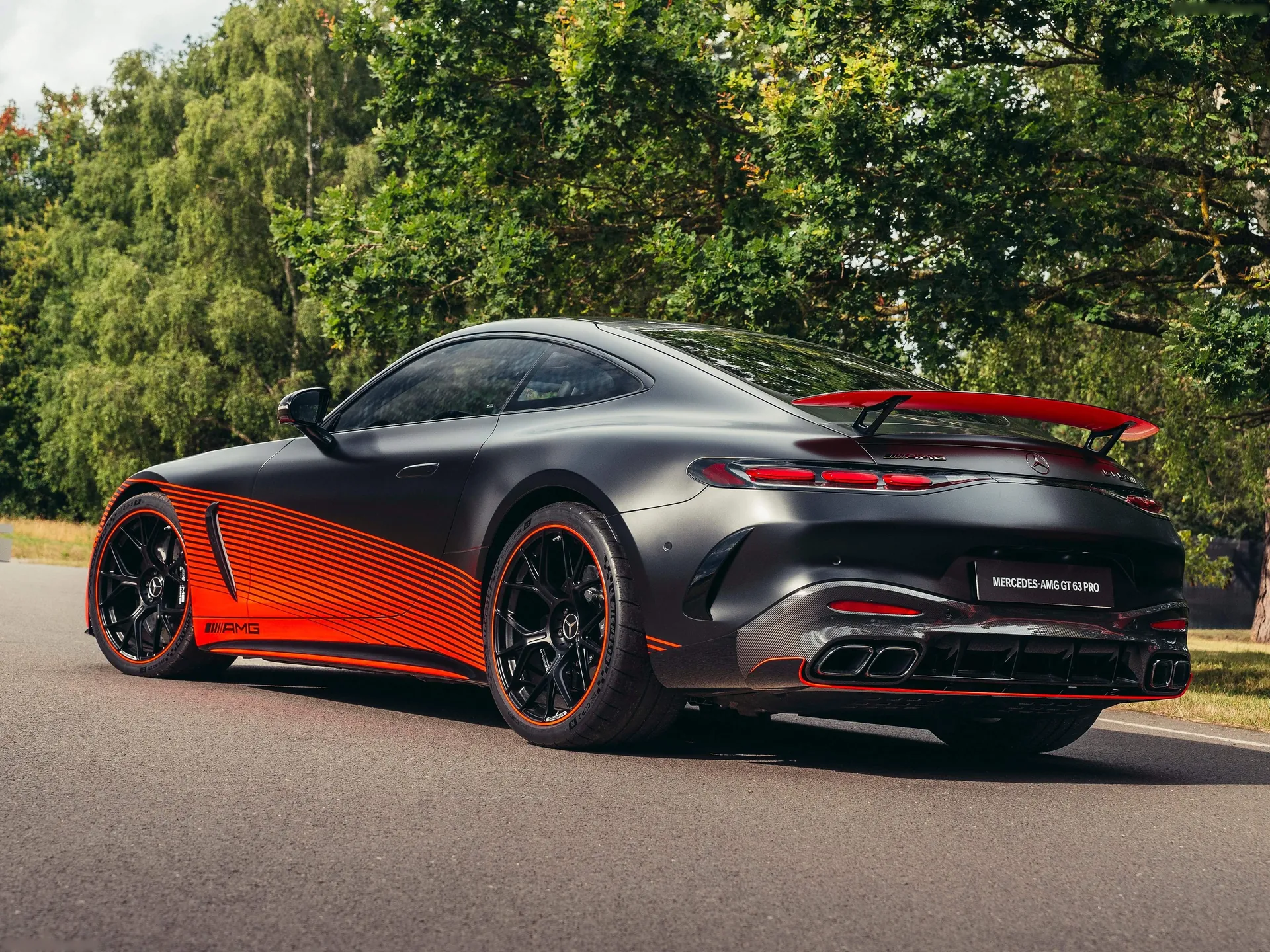 Mercedes-Benz AMG GT63 PRO (2025) – zadní tříčtvrteční pohled