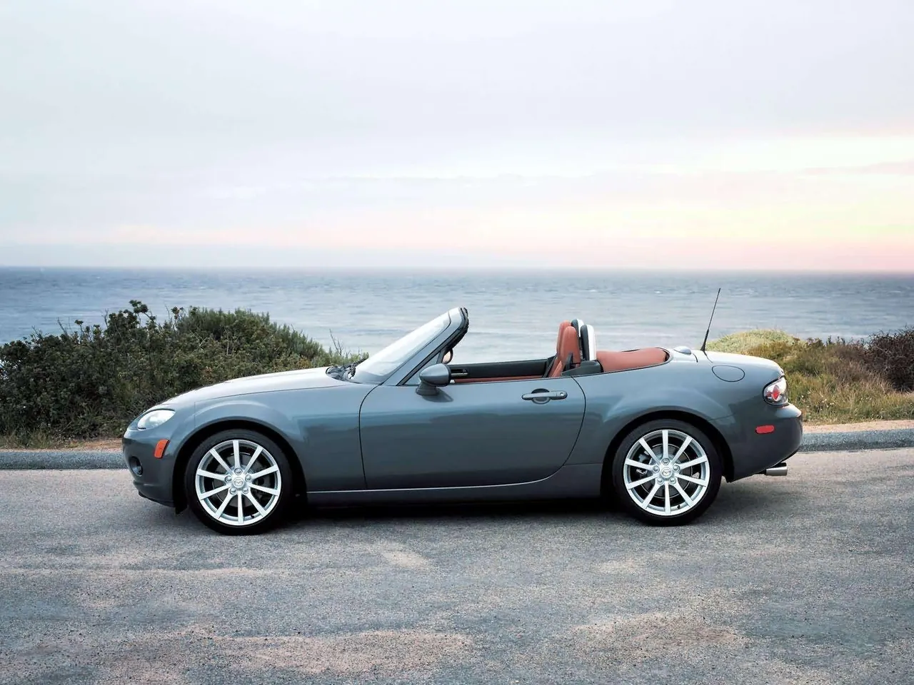 Mazda MX5 (2006) – boční profil