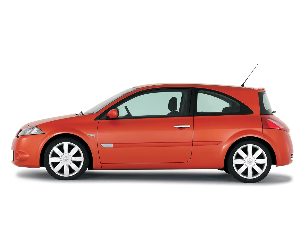 Renault Megane RS 3-door (2004) – boční profil