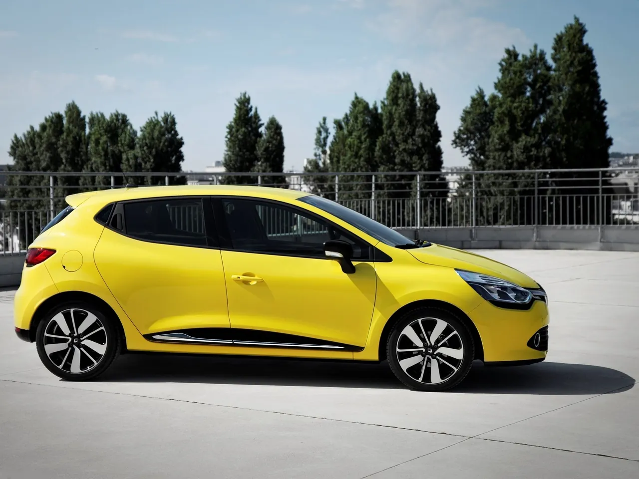 Renault Clio (2013) – boční profil