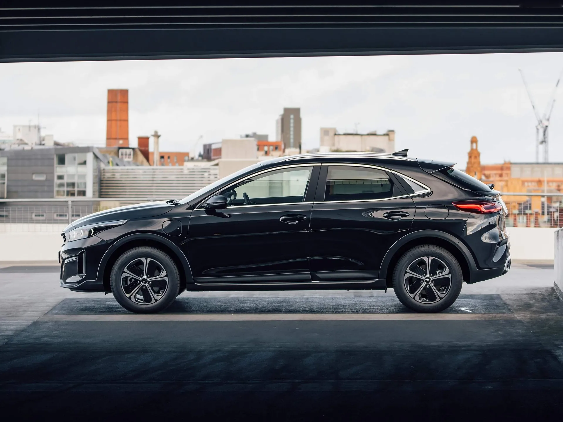 Kia XCeed [UK] (2023) – boční profil