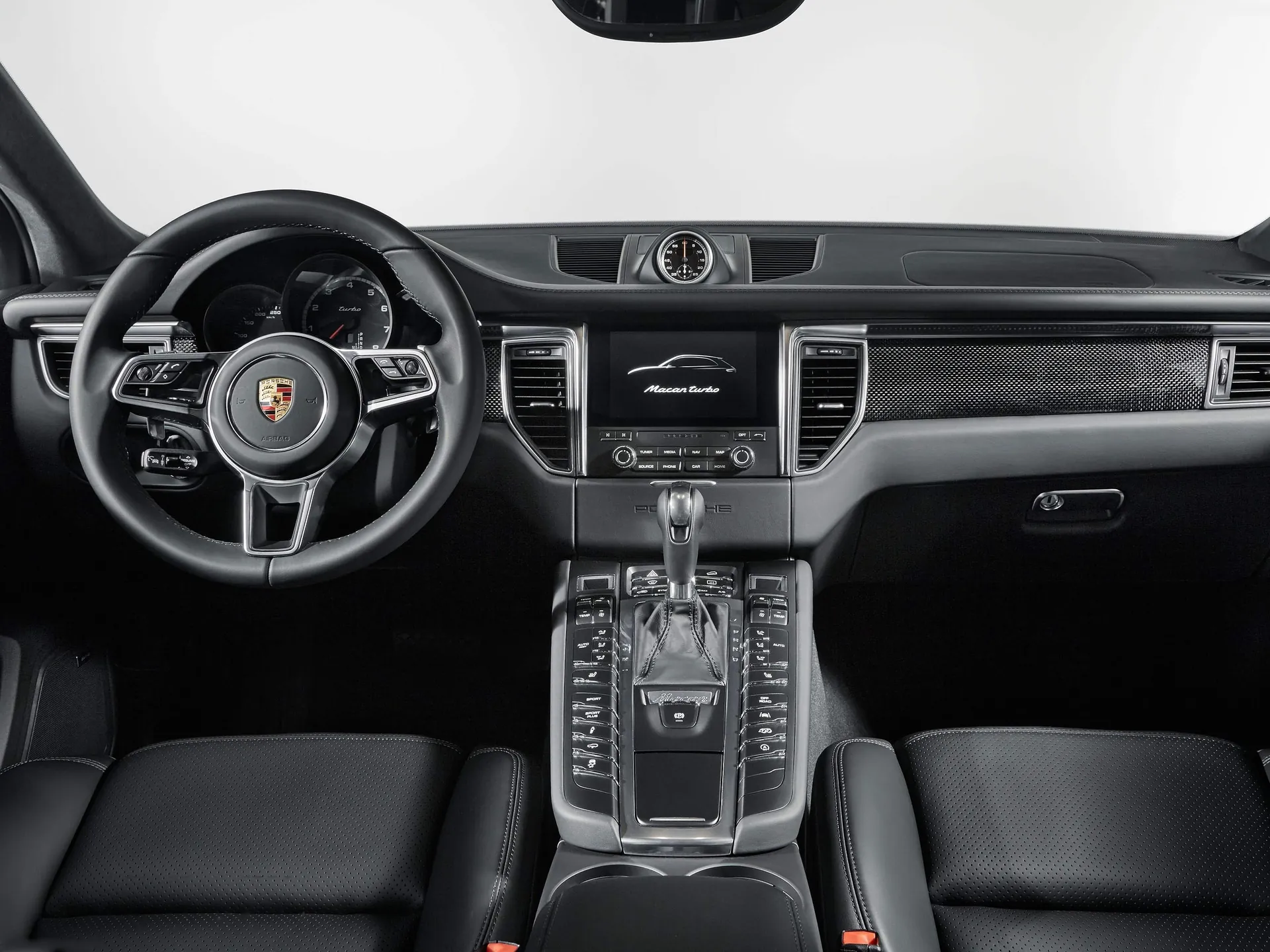 Porsche Macan Turbo with Performance Package (2017) – interiér