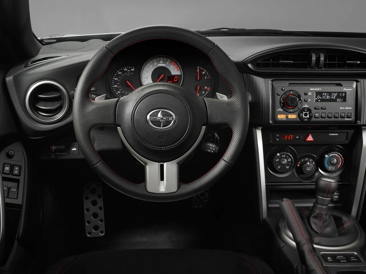 Scion FR-S (2013) – interiér