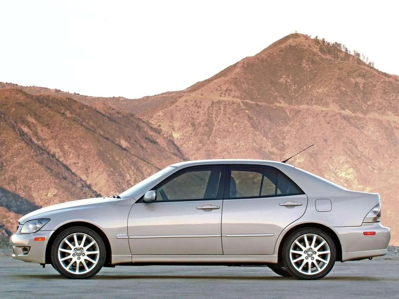 Lexus IS300 SportDesign Edition (2004) – boční profil