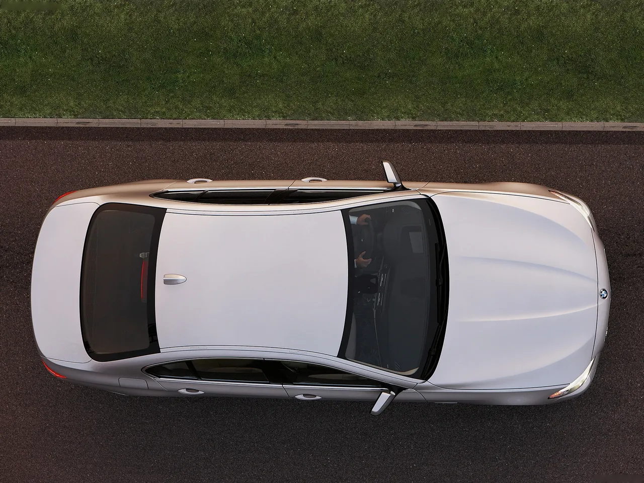BMW 5-Series (2011) – pohled shora