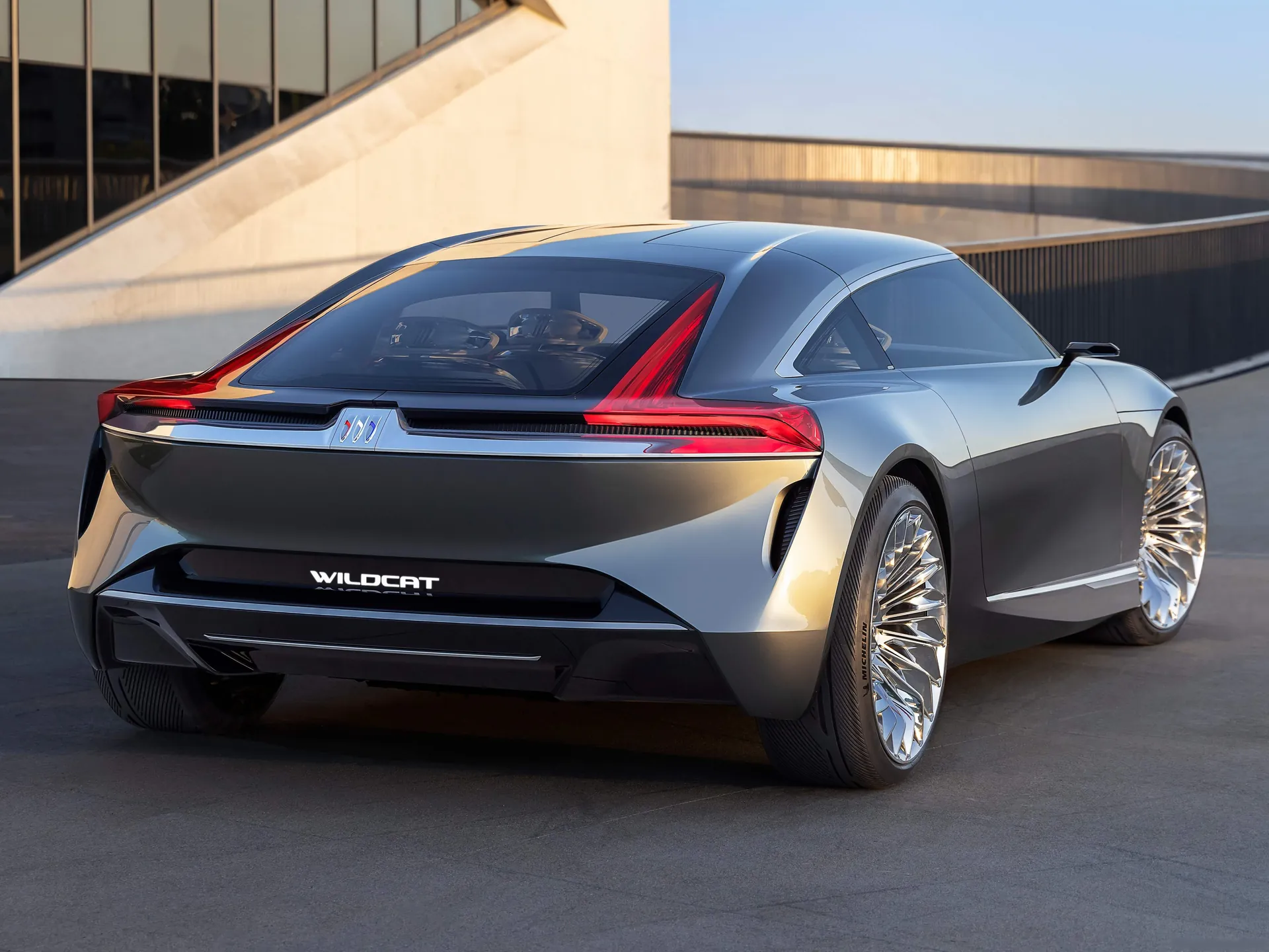 Buick Wildcat EV Concept (2022) – zadní tříčtvrteční pohled