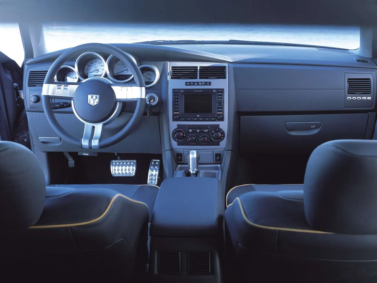 Dodge Magnum SRT8 Concept (2003) – interiér