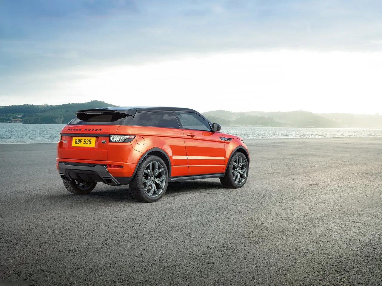 Land Rover Range Rover Evoque Autobiography Dynamic (2015) - Rear Three-Quarter