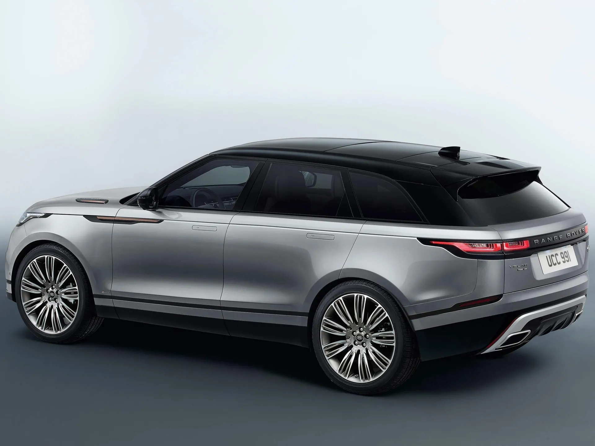 Land Rover Range Rover Velar (2018) – zadní tříčtvrteční pohled