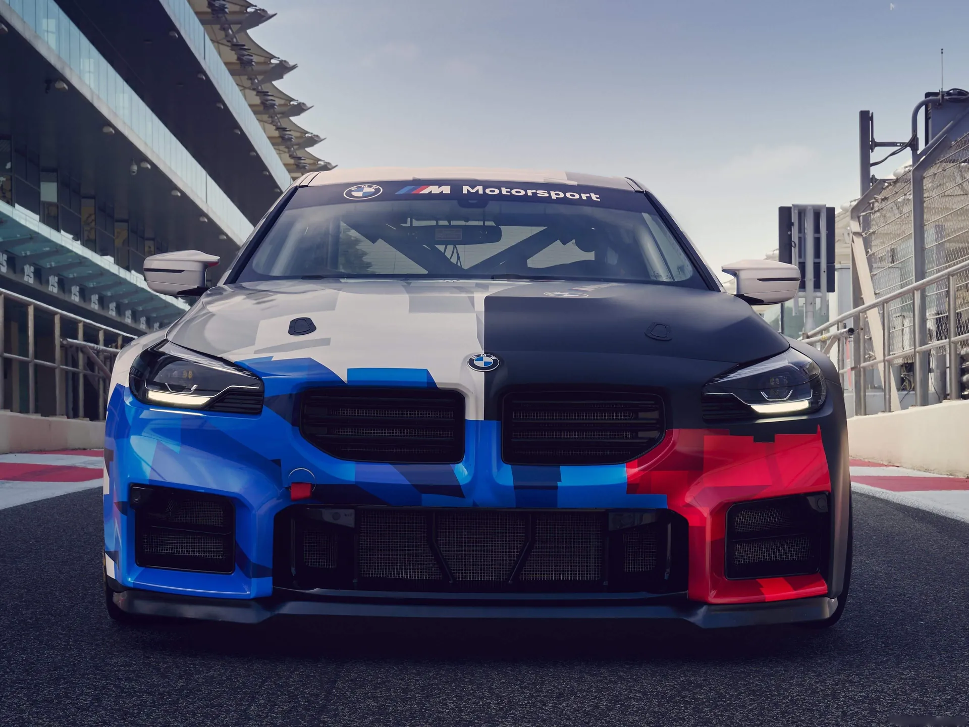 BMW M2 Racing (2026) – zepředu