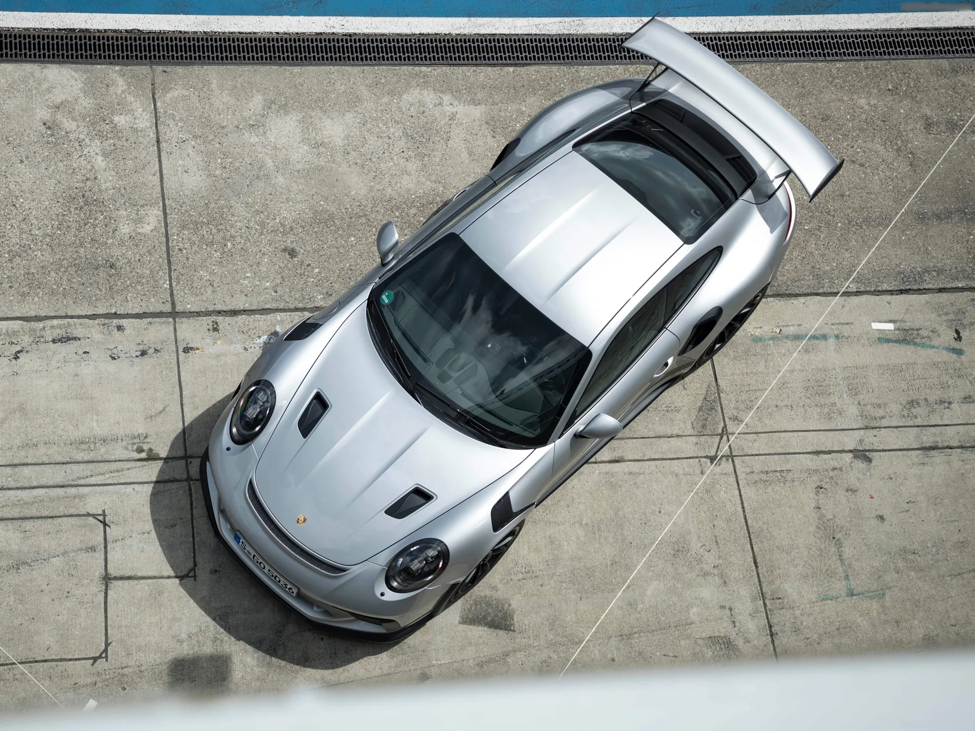 Porsche 911 GT3 RS (2019) – pohled shora