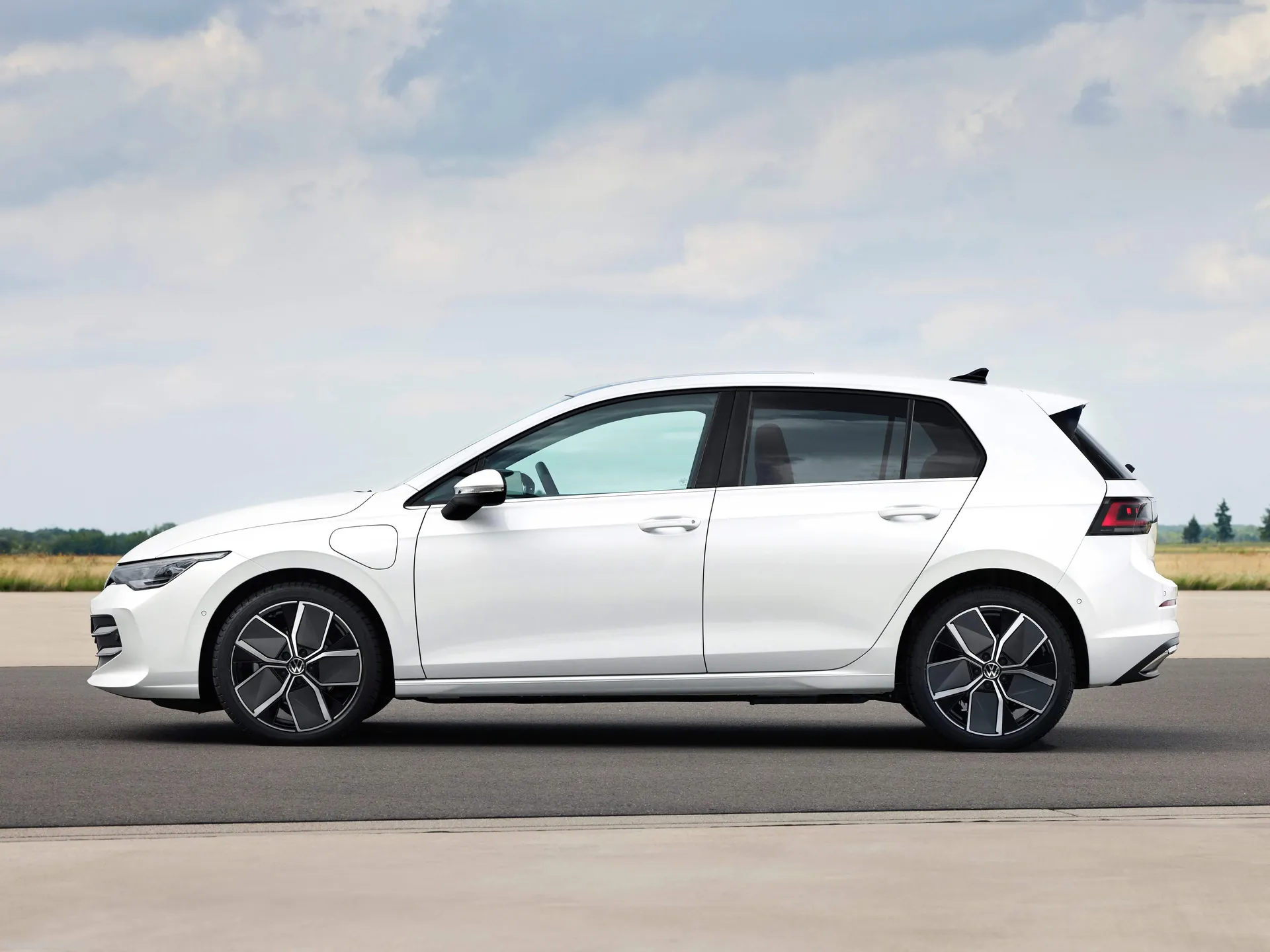 Volkswagen Golf (2024) – boční profil