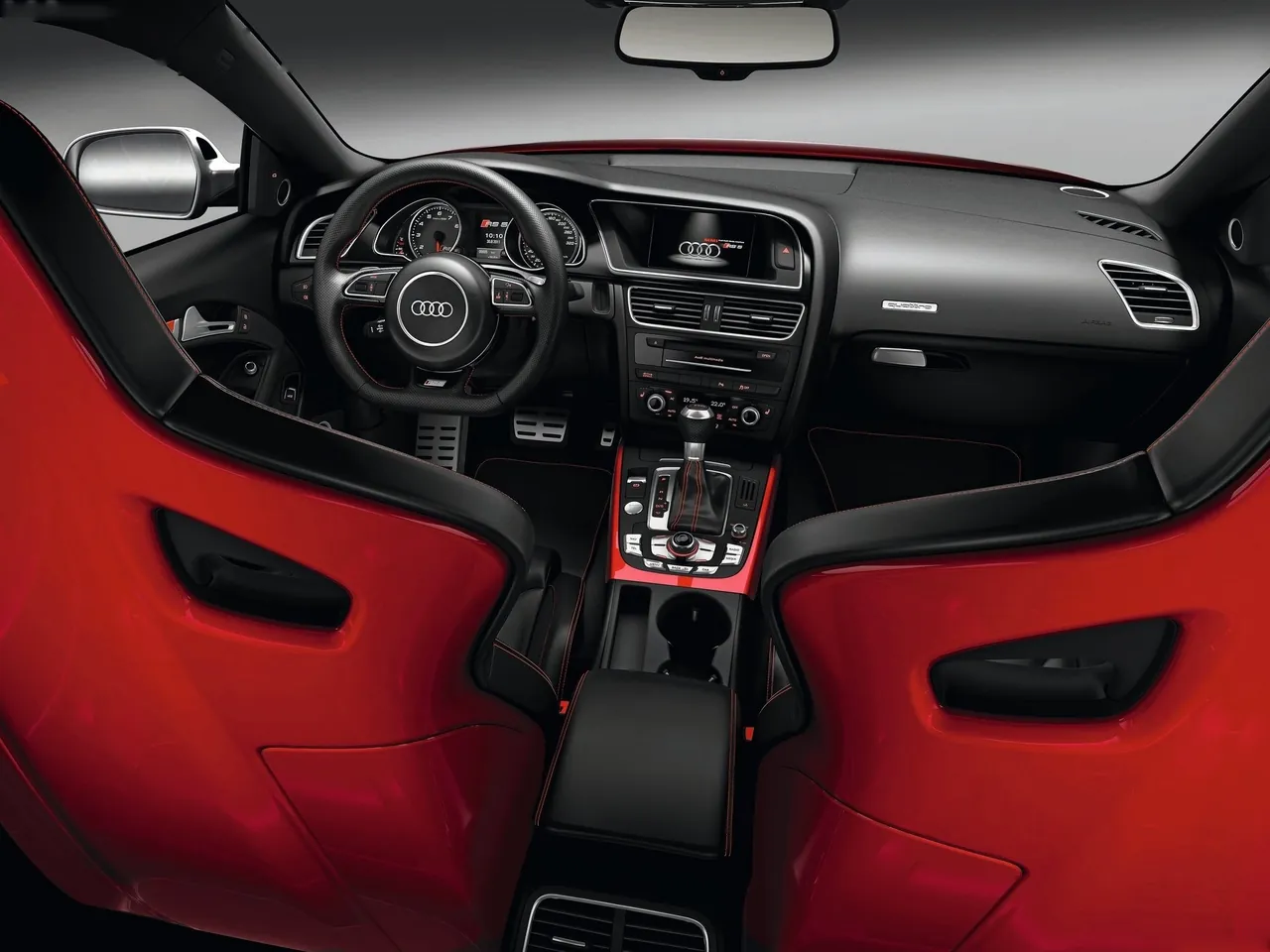 Audi RS5 (2012) – interiér