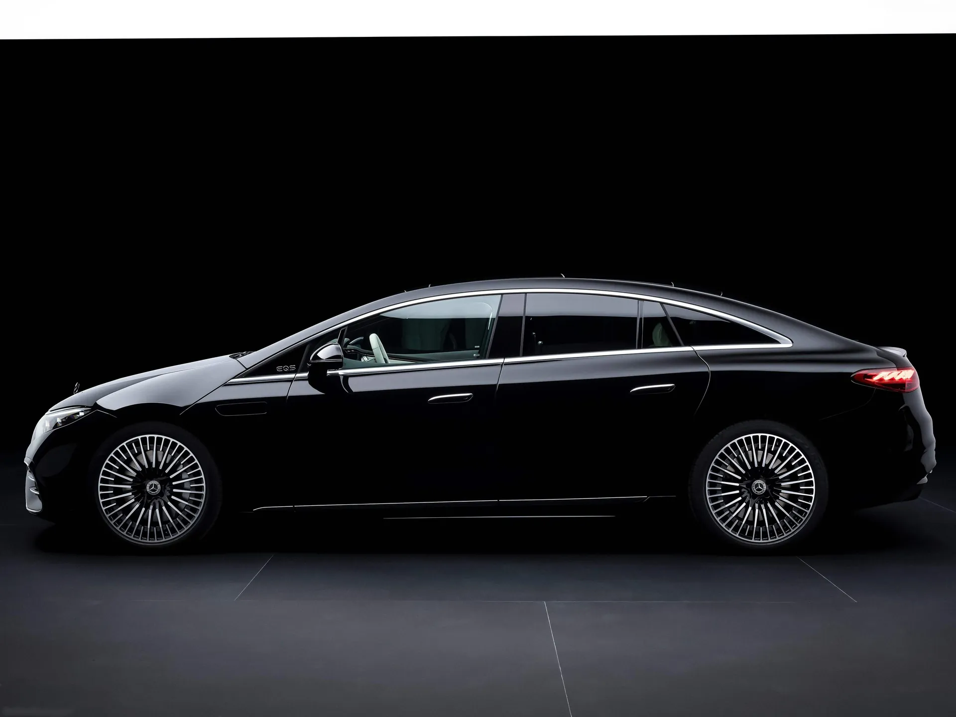 Mercedes-Benz EQS (2025) – boční profil