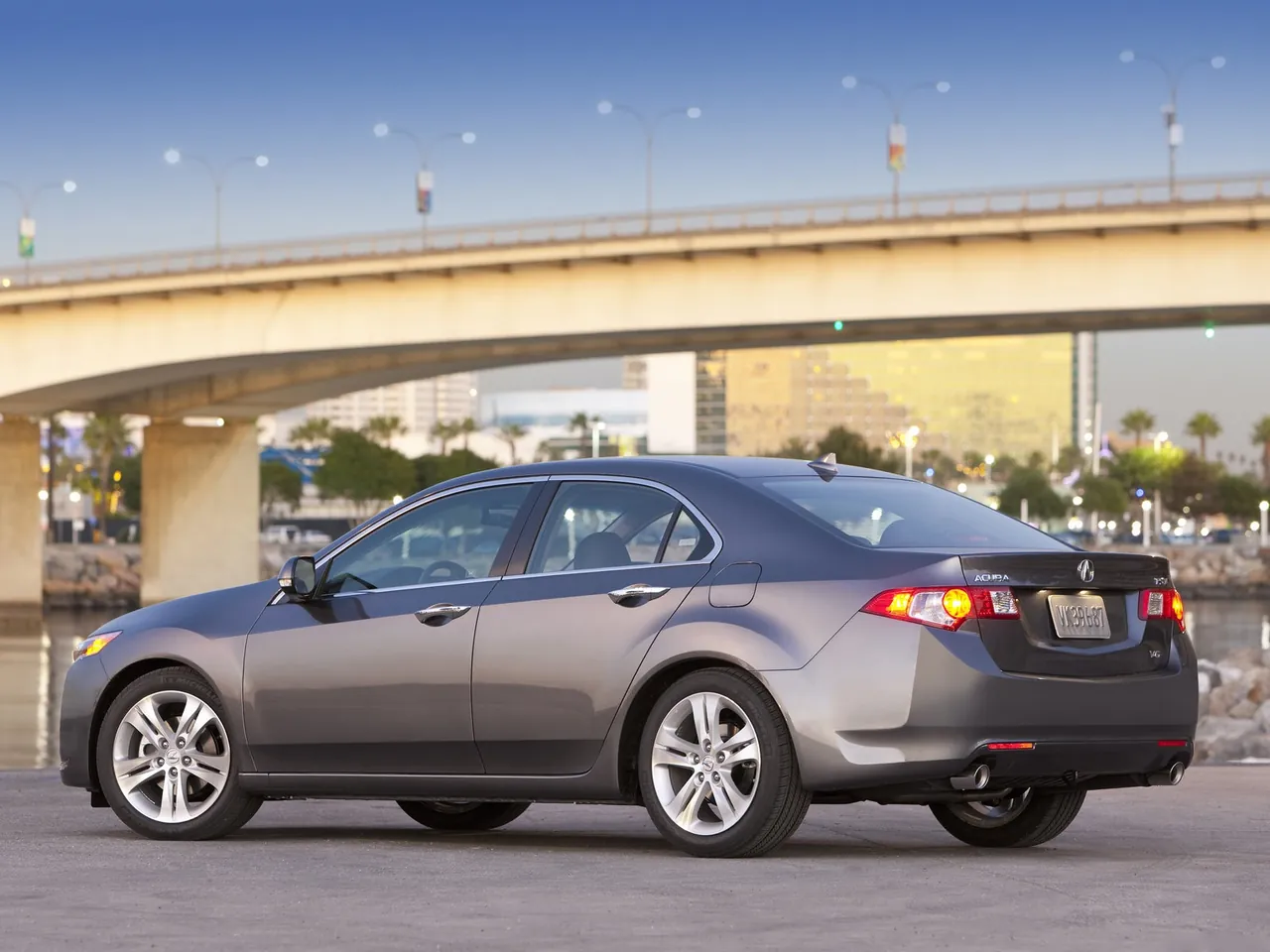 Acura TSX V6 (2010) – zadní tříčtvrteční pohled