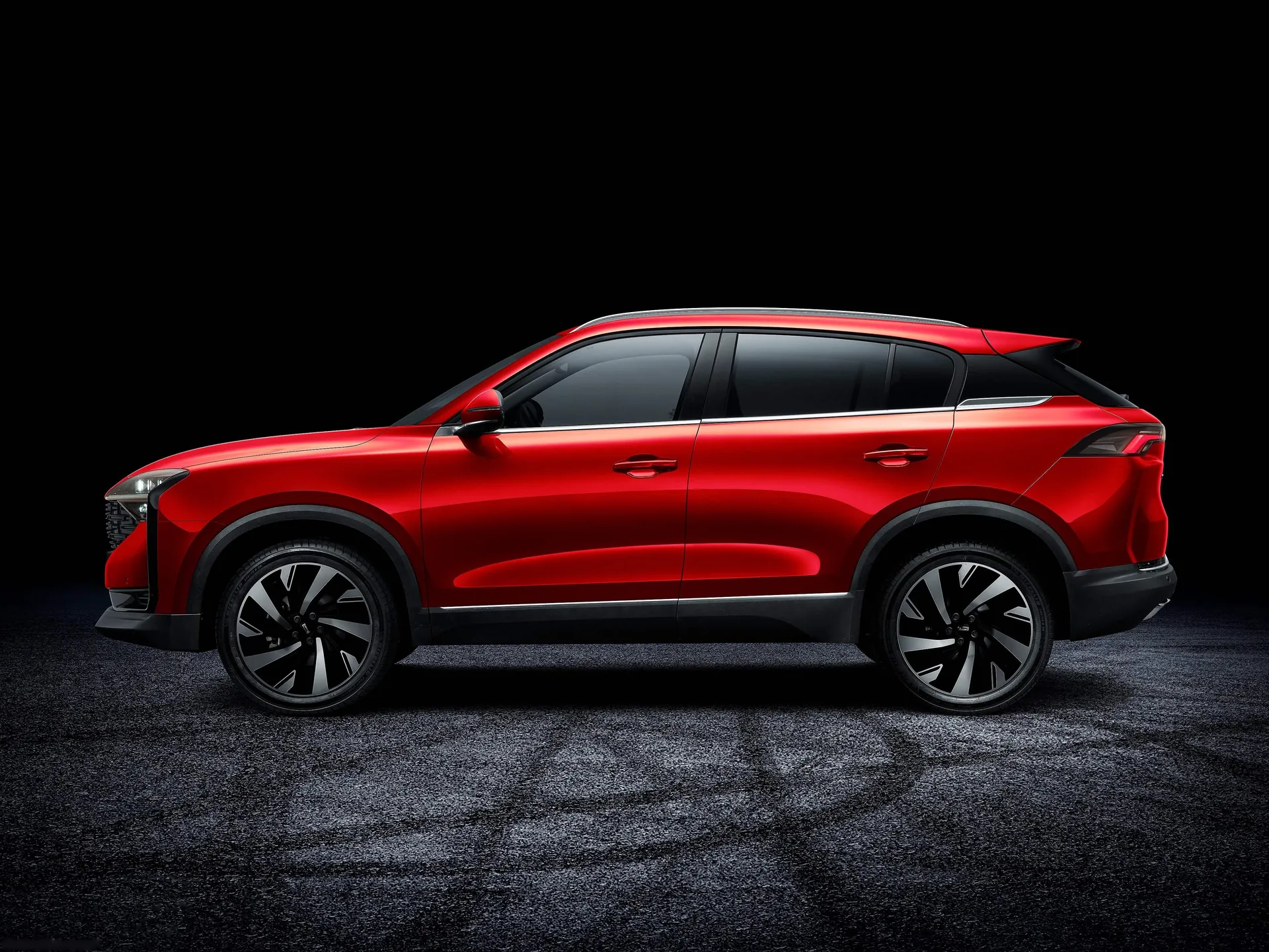 Qoros 7 (2021) – boční profil