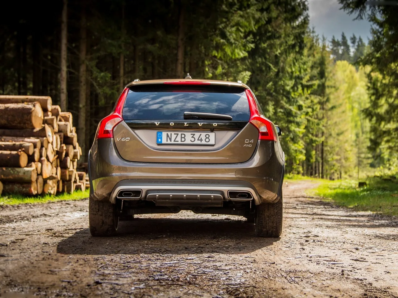 Volvo V60 Cross Country (2016) – zezadu