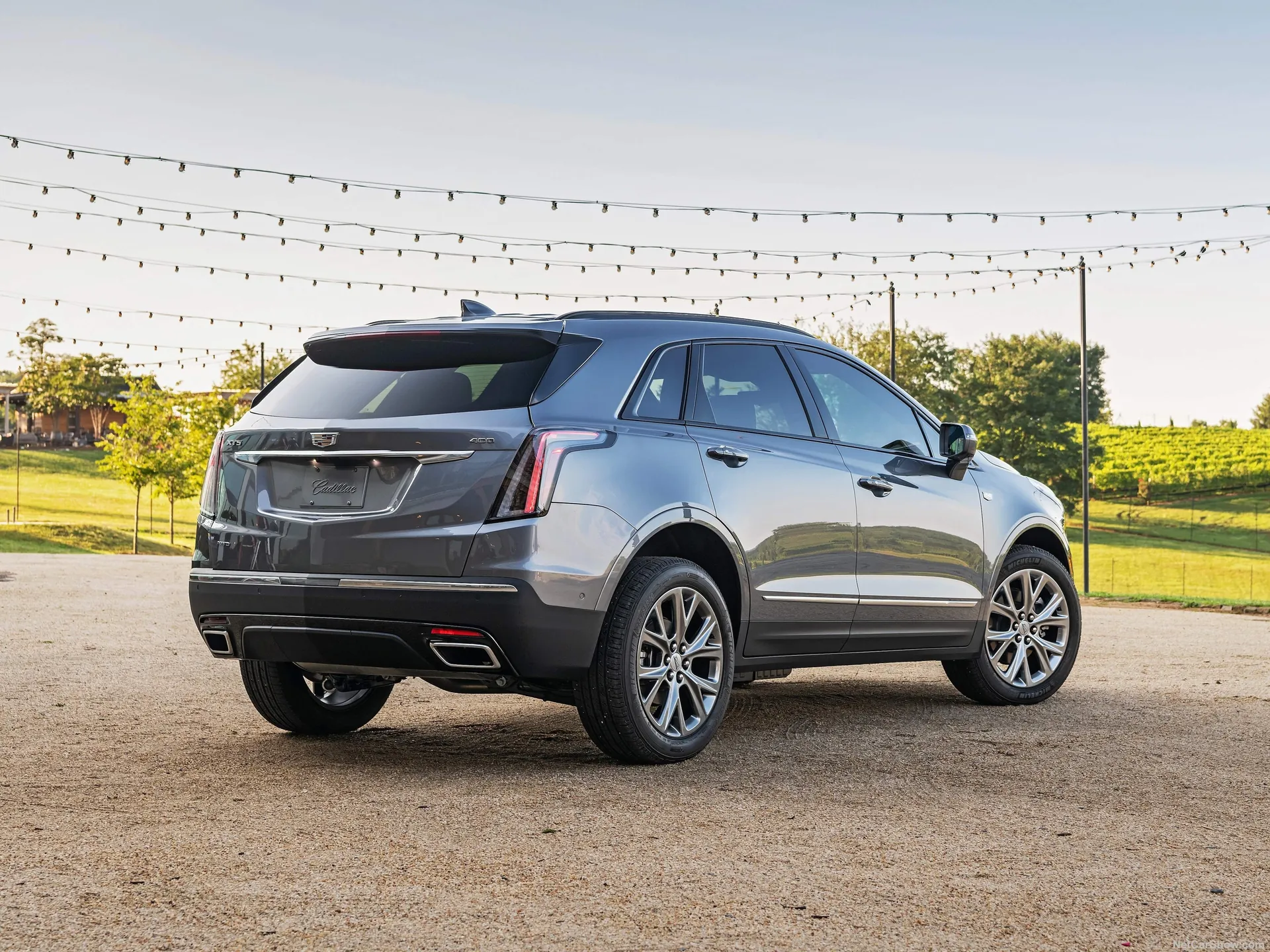 Cadillac XT5 (2020) – zadní tříčtvrteční pohled
