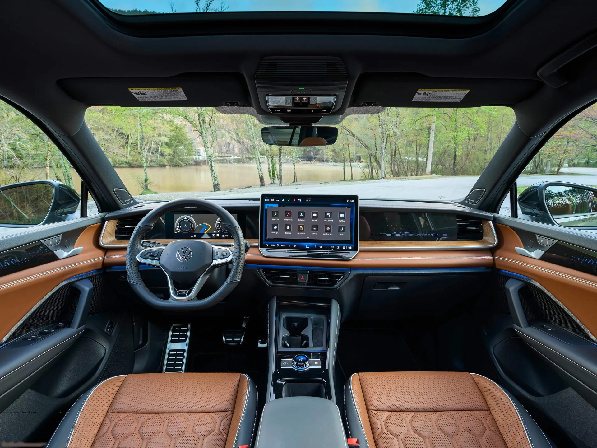 Volkswagen Tiguan SEL R-Line Turbo (2026) – interiér