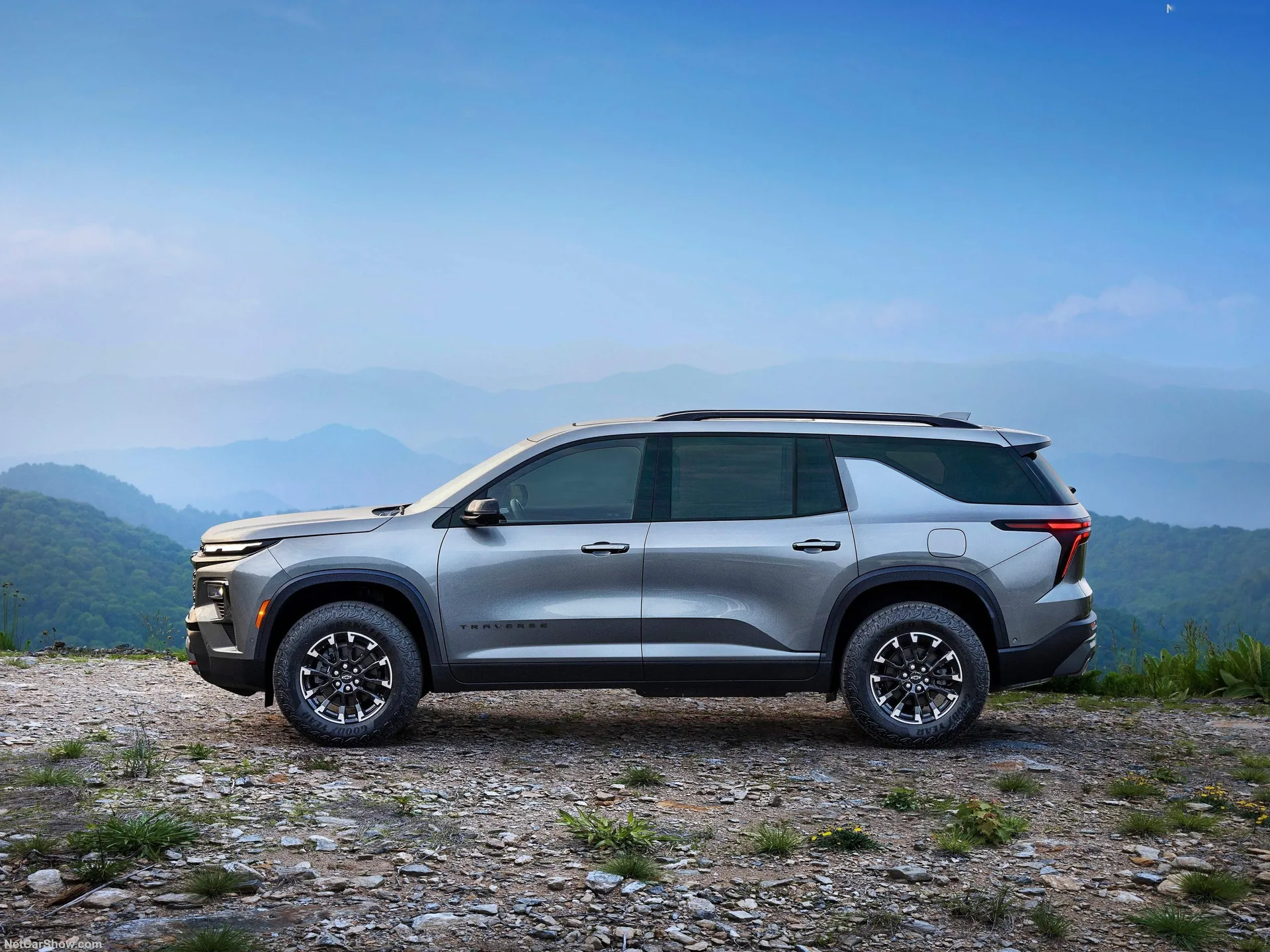 Chevrolet Traverse (2024) – boční profil