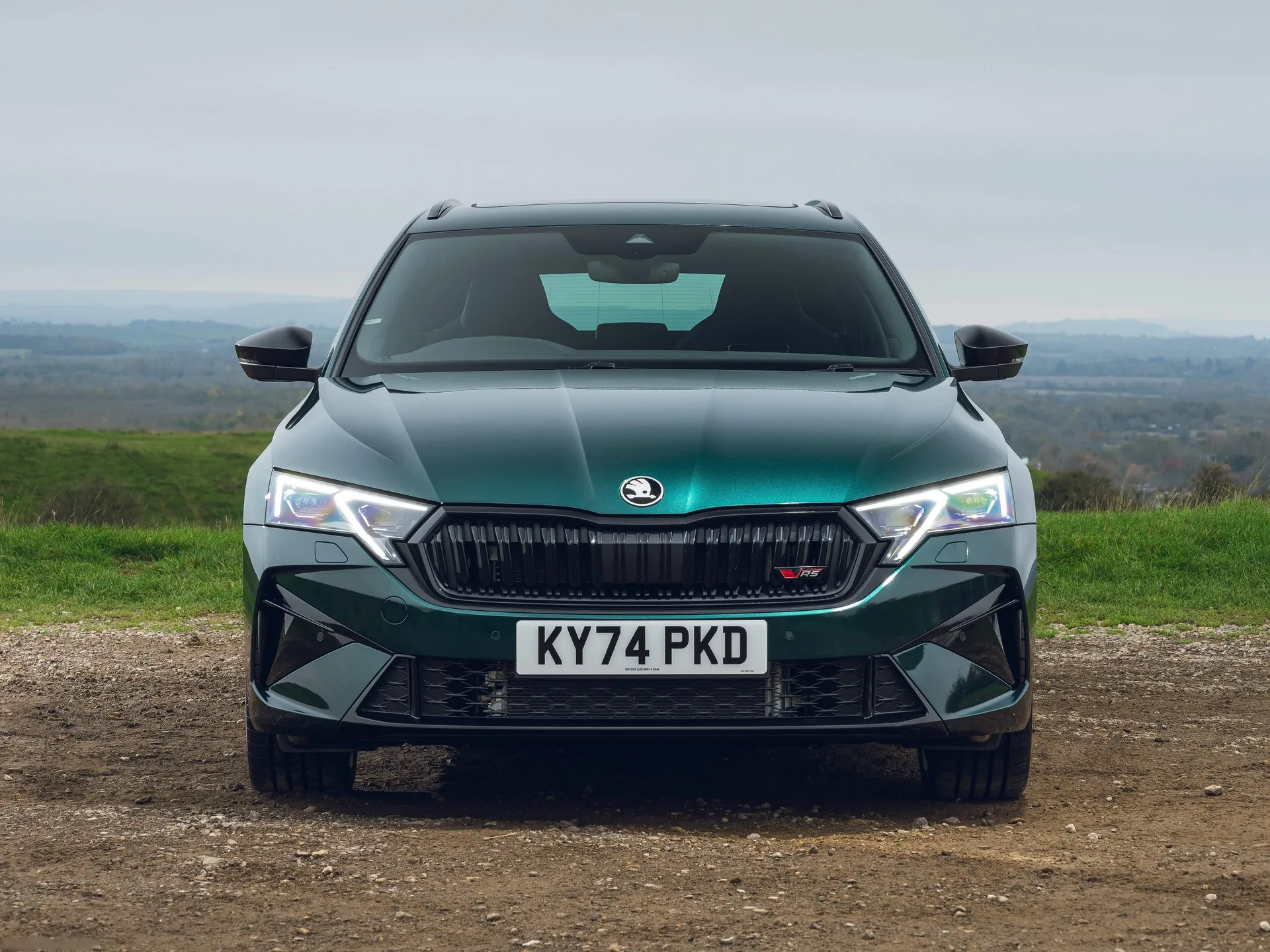 Skoda Octavia vRS Estate [UK] (2025) – zepředu