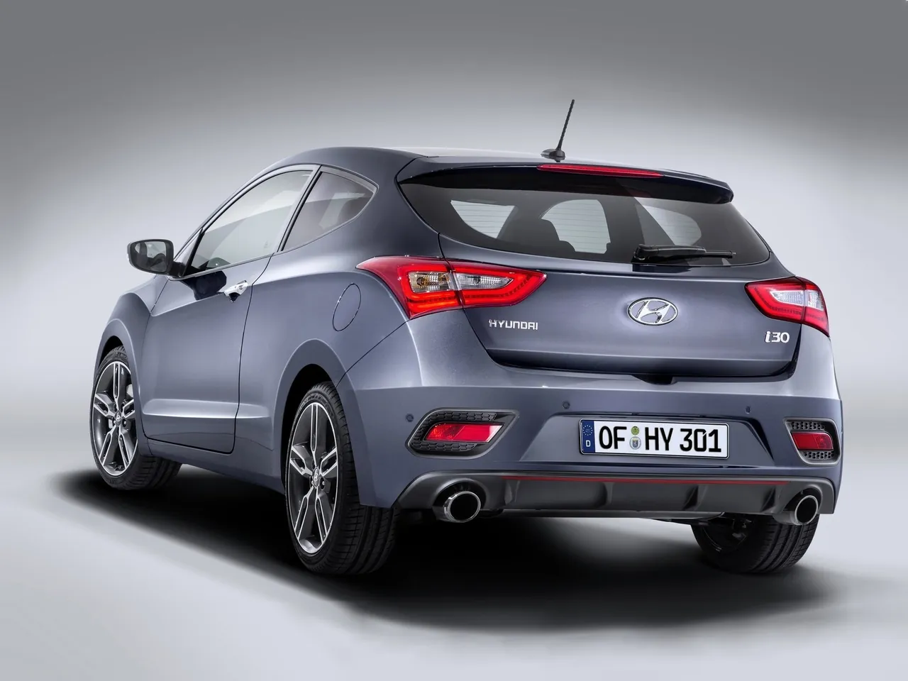 Hyundai i30 Turbo (2015) – zadní tříčtvrteční pohled