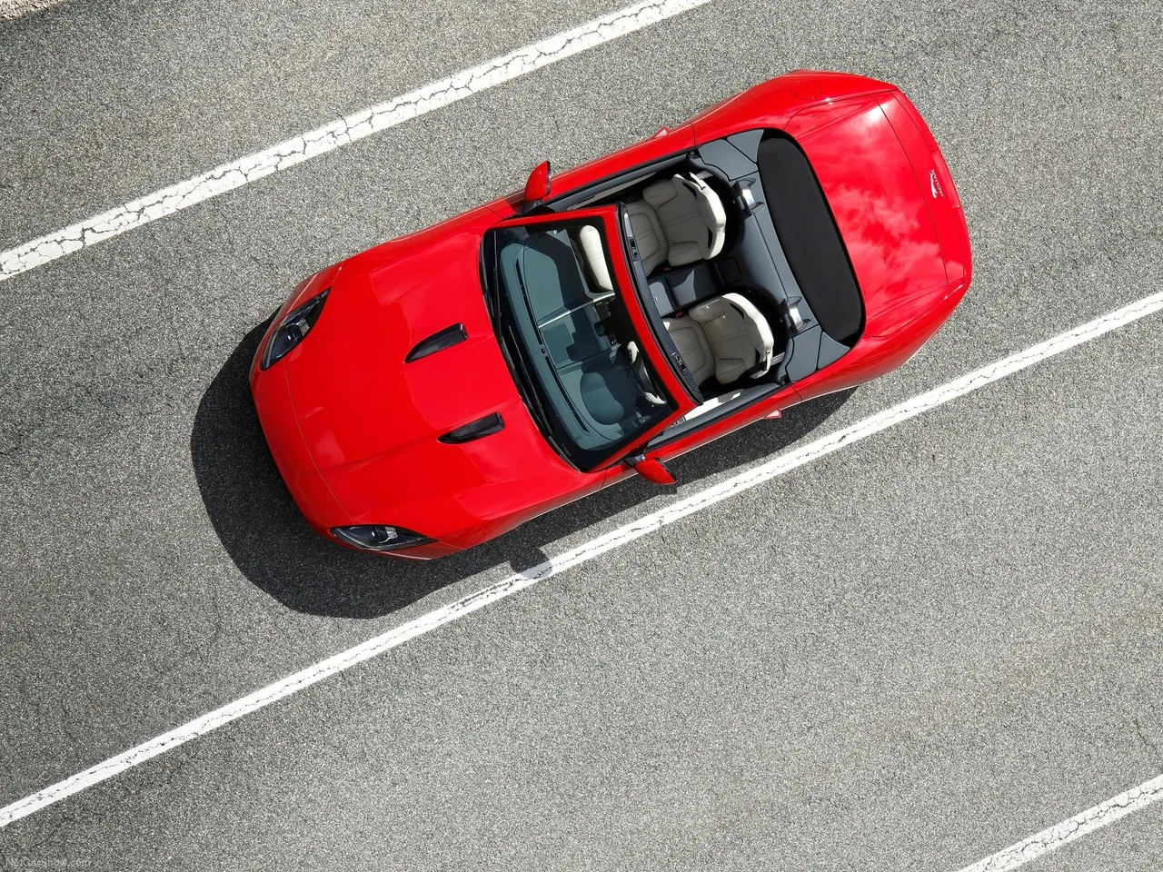 Jaguar F-Type V8 S (2014) – pohled shora