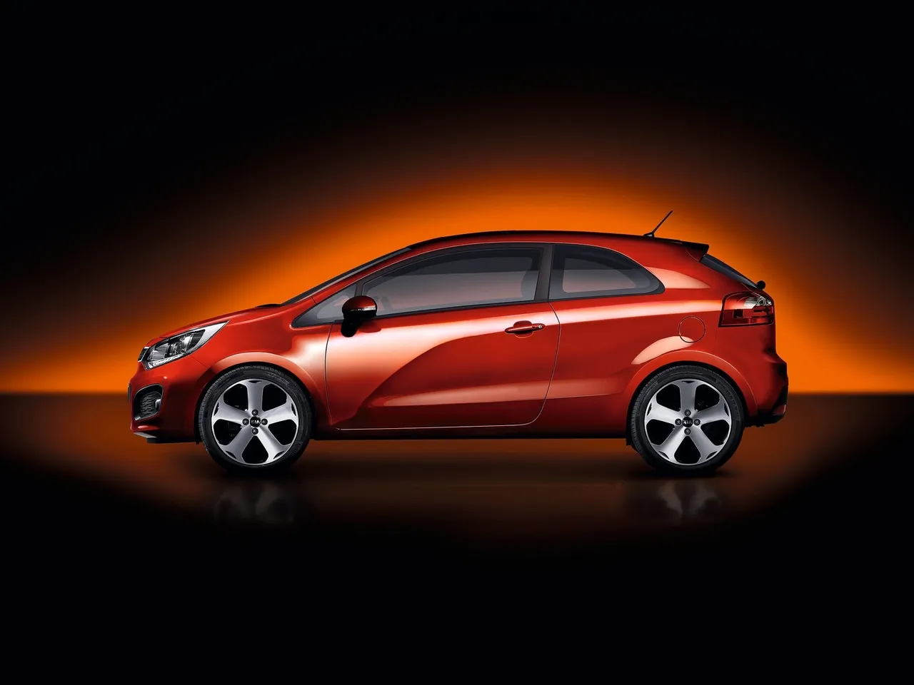 Kia Rio 3-door (2012) – boční profil