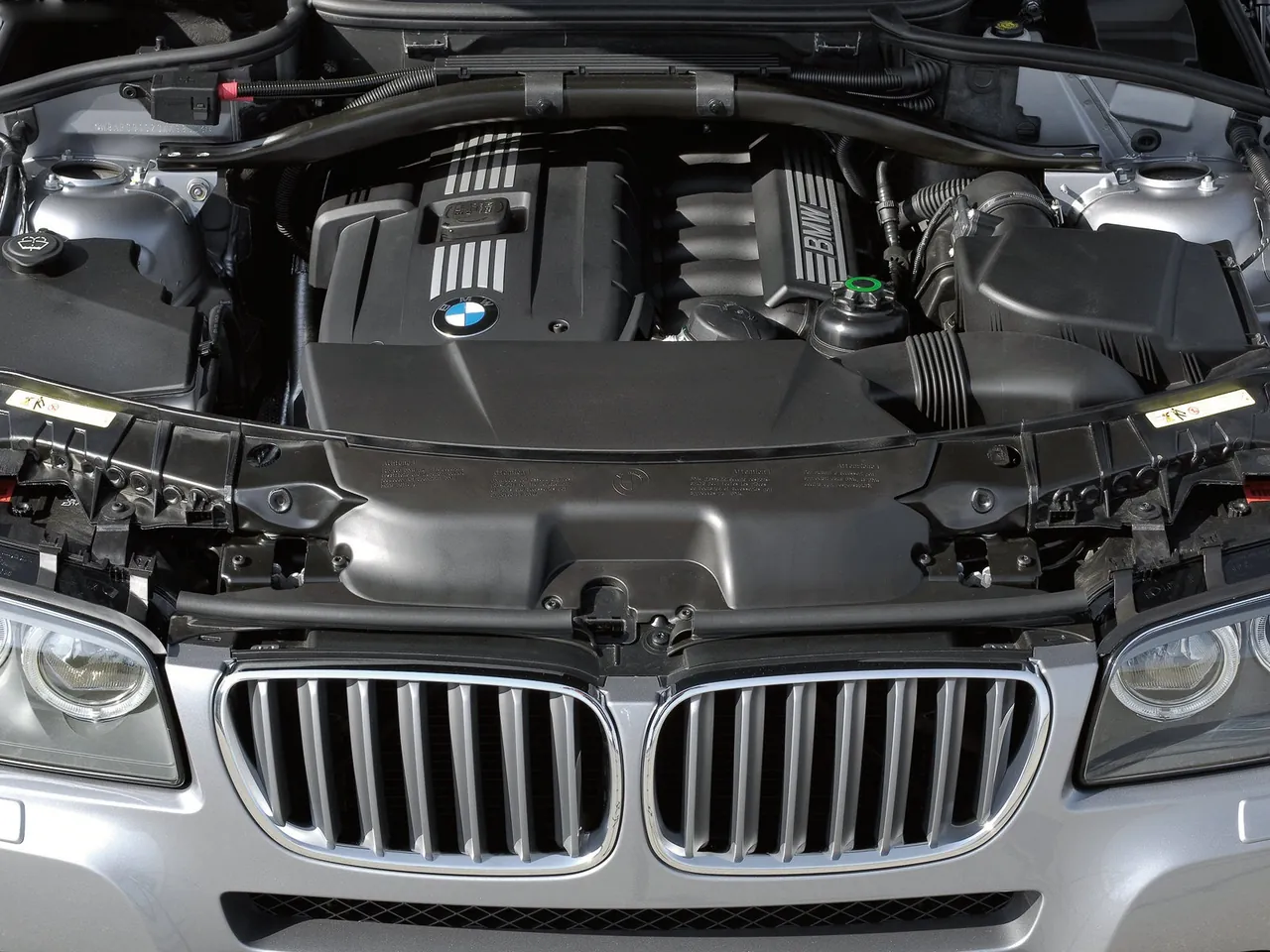 BMW X3 (2007) – motorový prostor