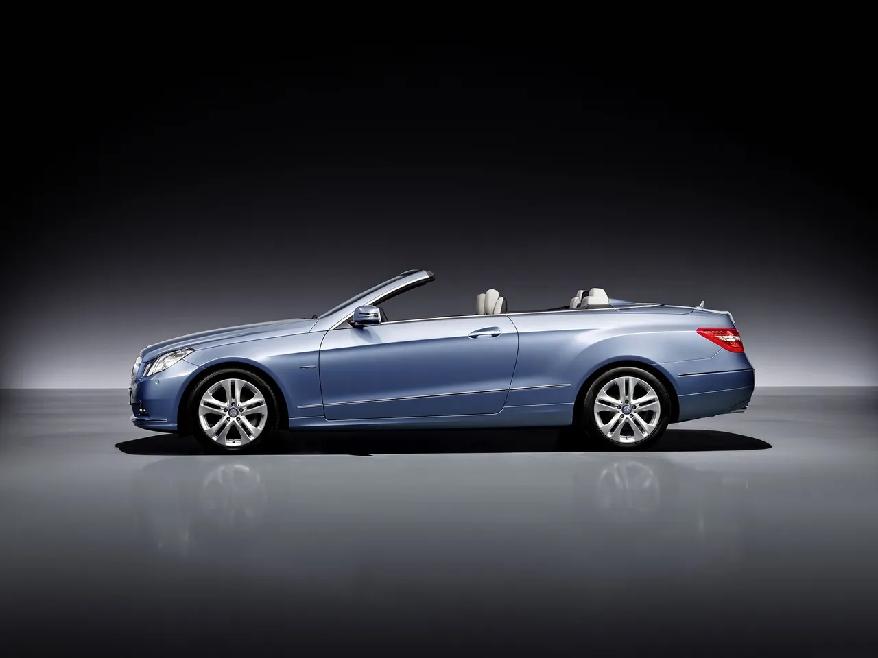 Mercedes-Benz E-Class Cabriolet (2011) – boční profil