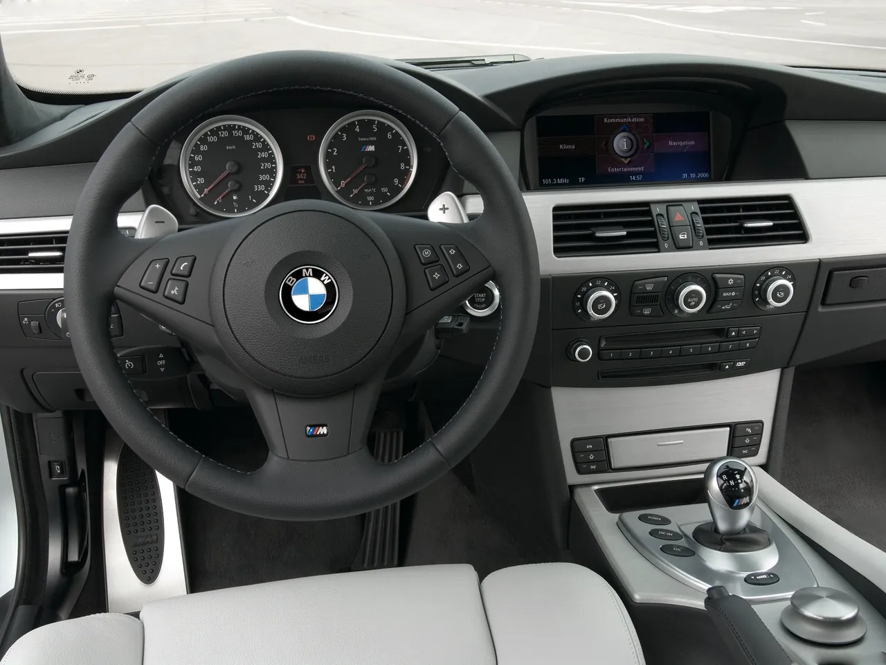 BMW M5 Touring (2008) – interiér