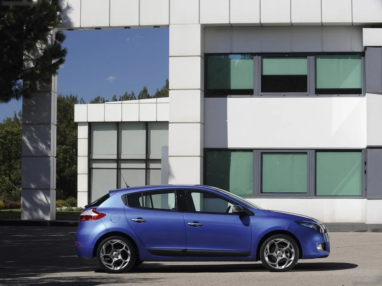 Renault Megane GT (2011) – boční profil