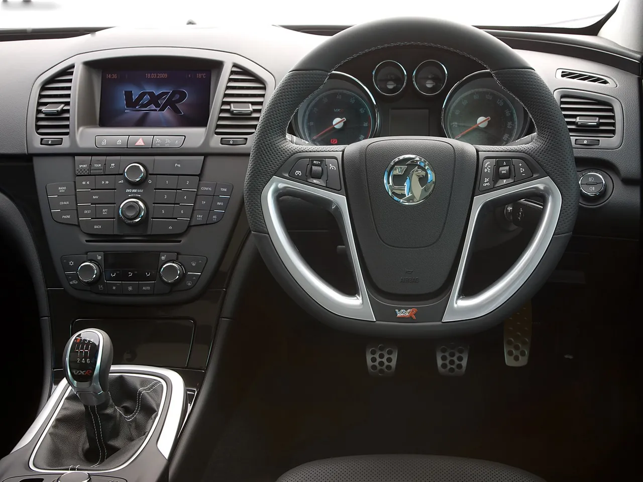 Vauxhall Insignia VXR Sports Tourer (2010) – interiér