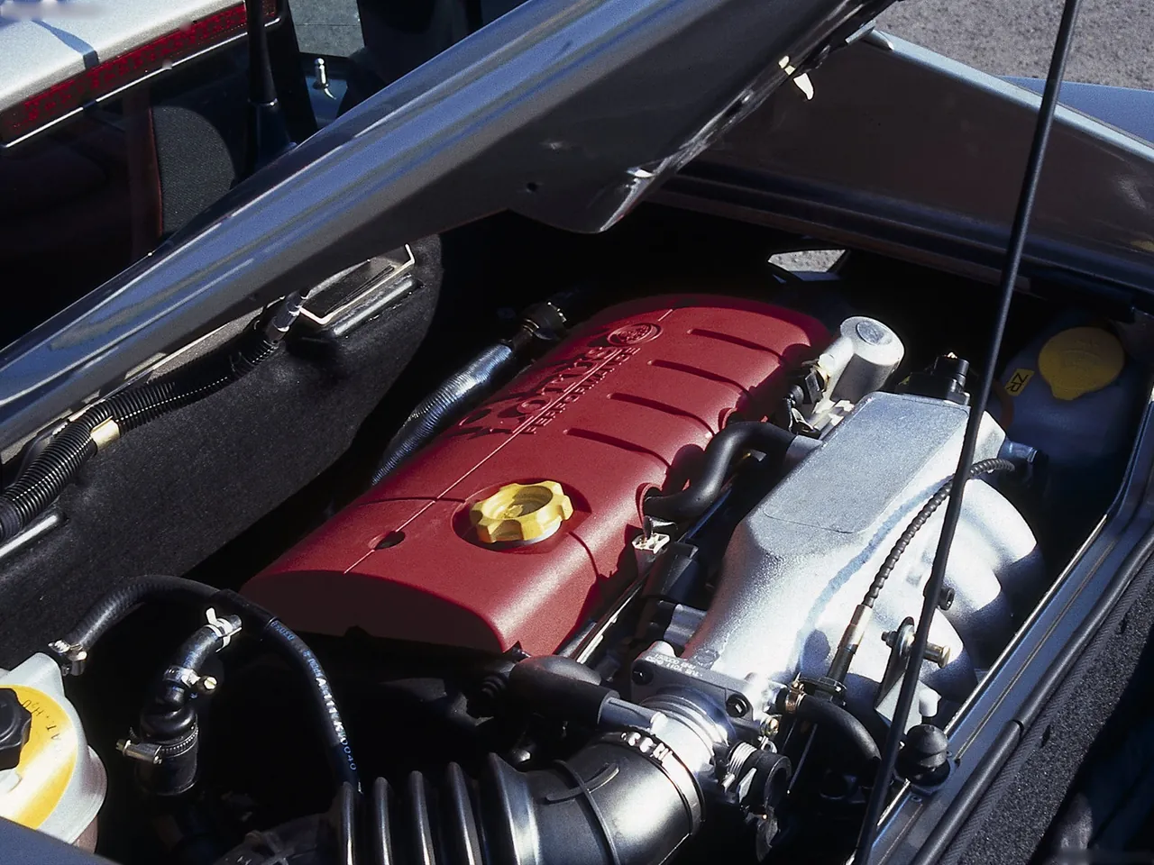Lotus Elise (2002) – motorový prostor