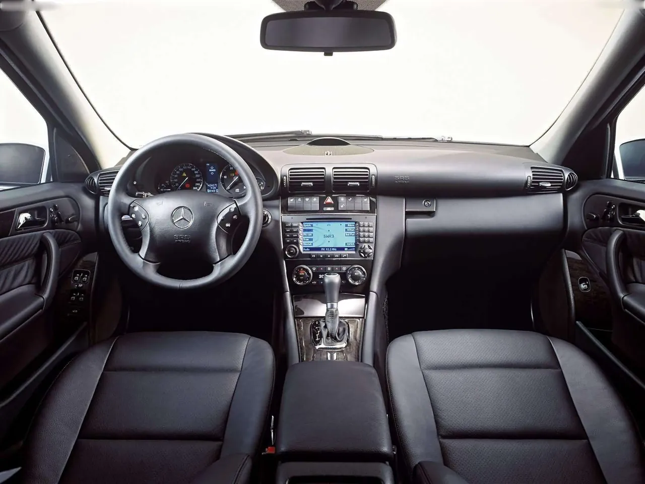 Mercedes-Benz C220 CDI Avantgarde (2004) – interiér