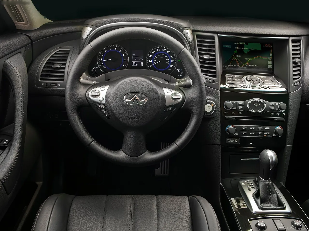 Infiniti FX (2012) – interiér