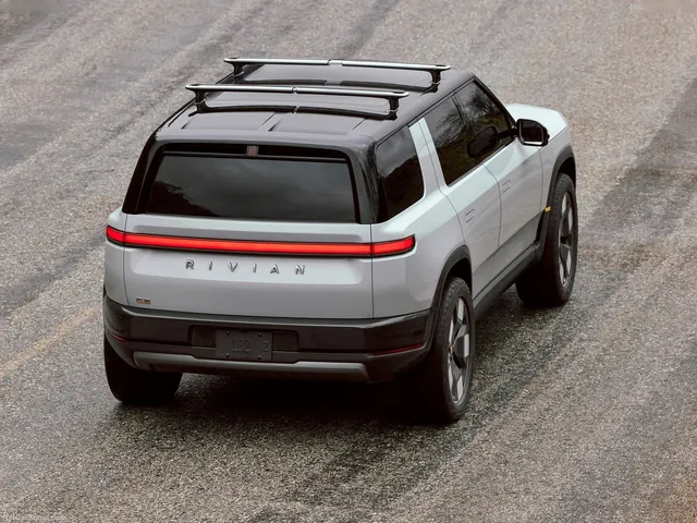 Rivian R2 (2027)