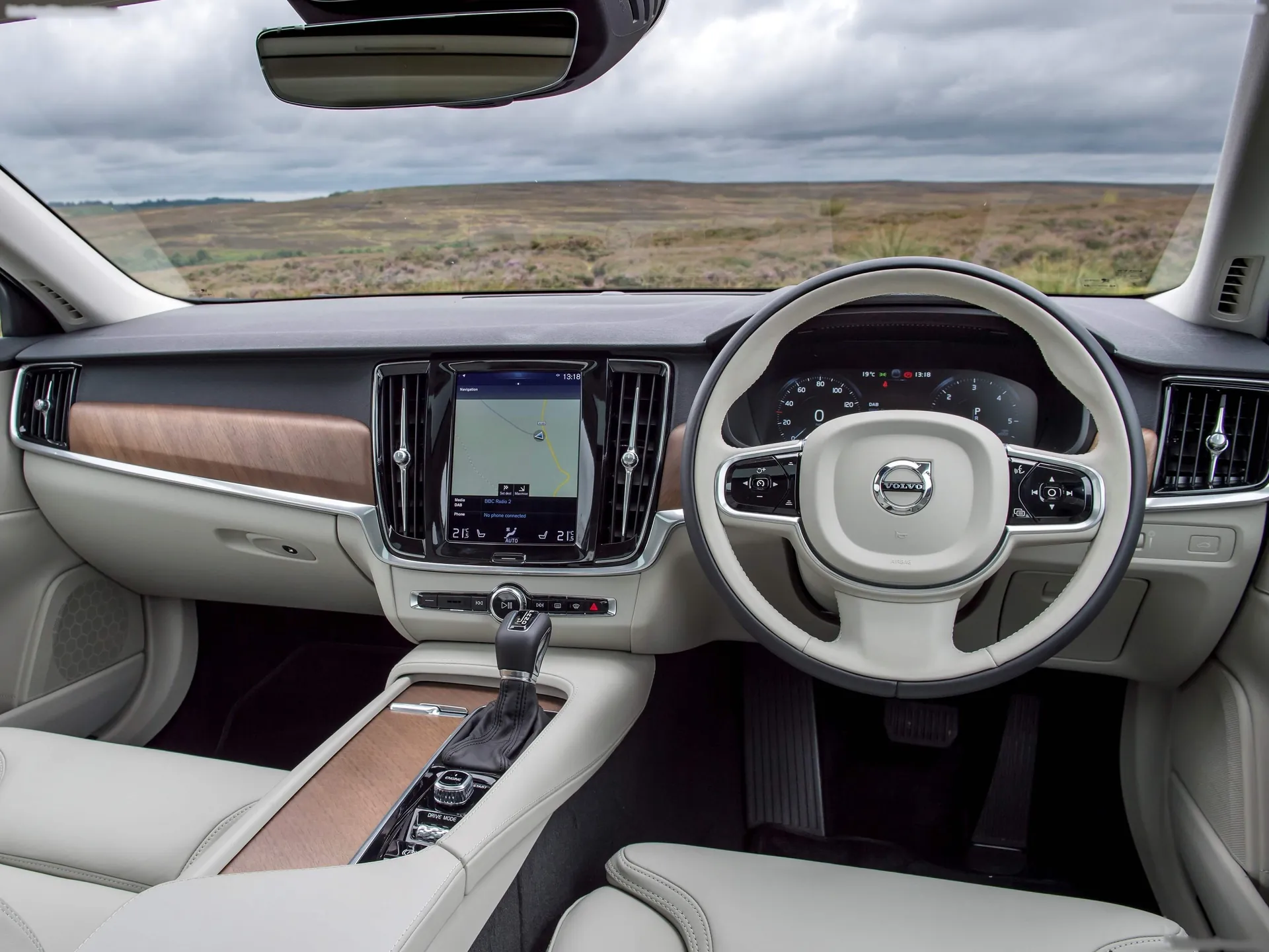 Volvo S90 (2017) – interiér