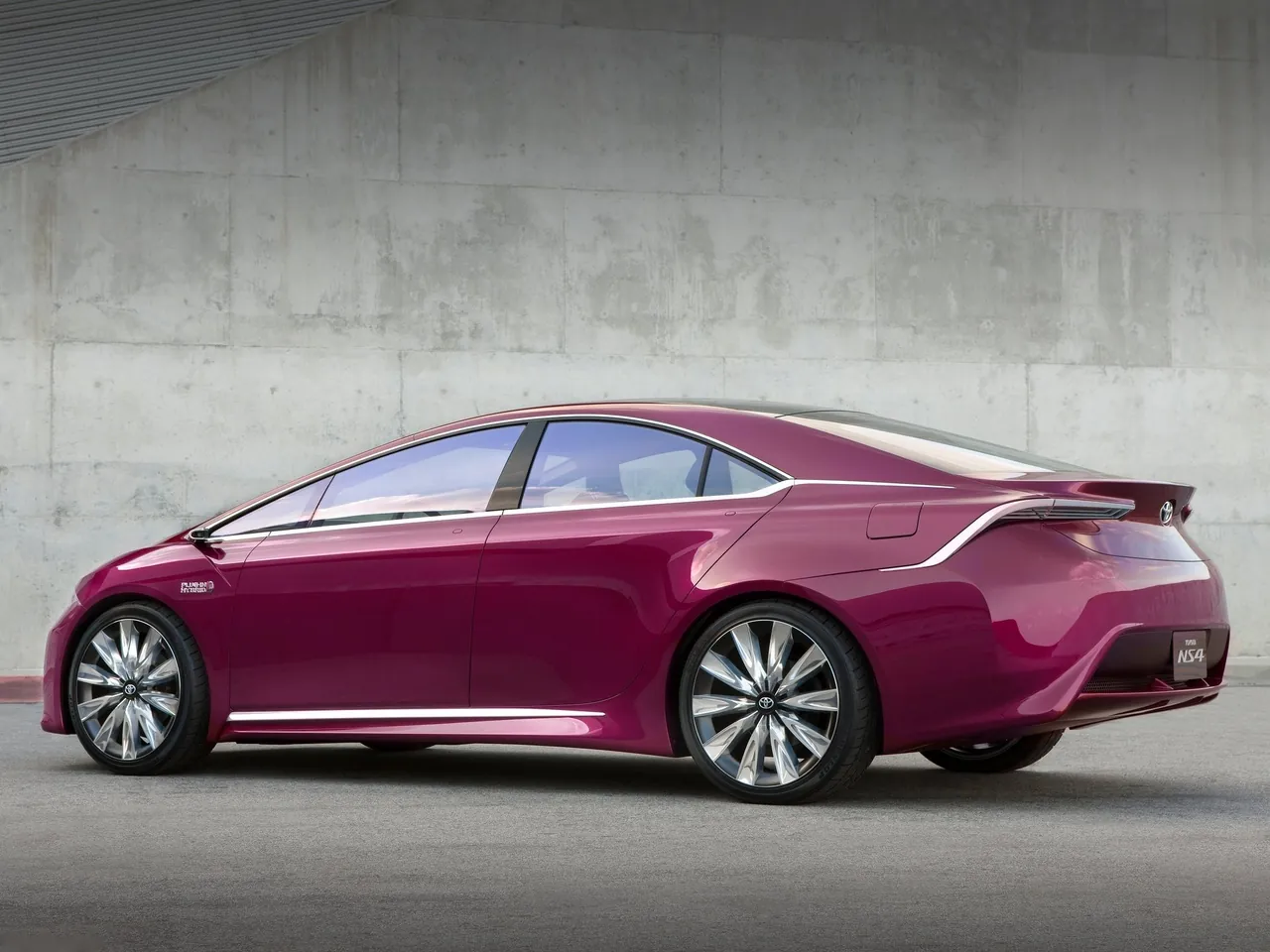 Toyota NS4 Advanced Plug-in Hybrid Concept (2012) – zadní tříčtvrteční pohled