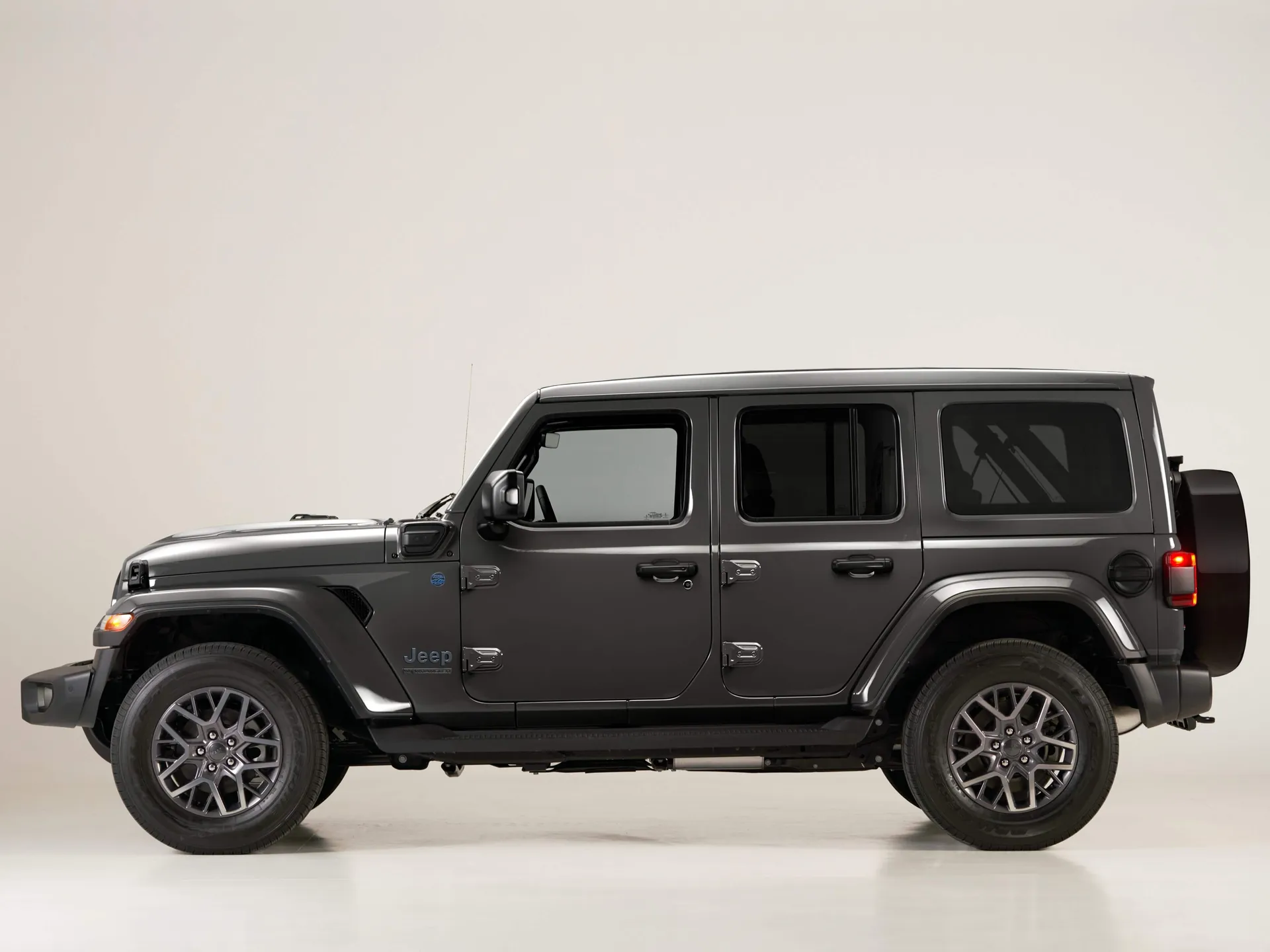 Jeep Wrangler 4xe [EU] (2021) – boční profil