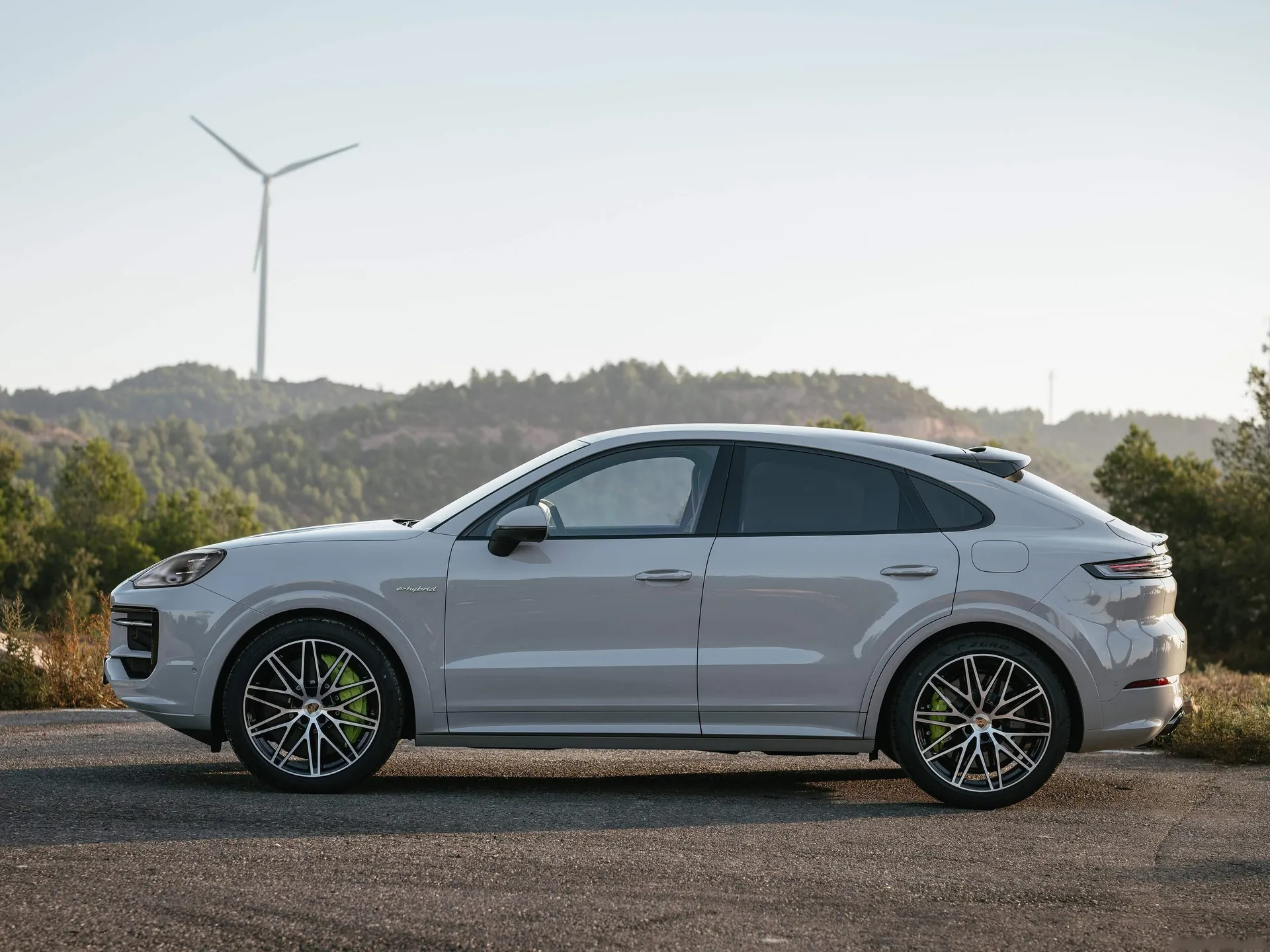 Porsche Cayenne S E-Hybrid Coupe (2024) – boční profil