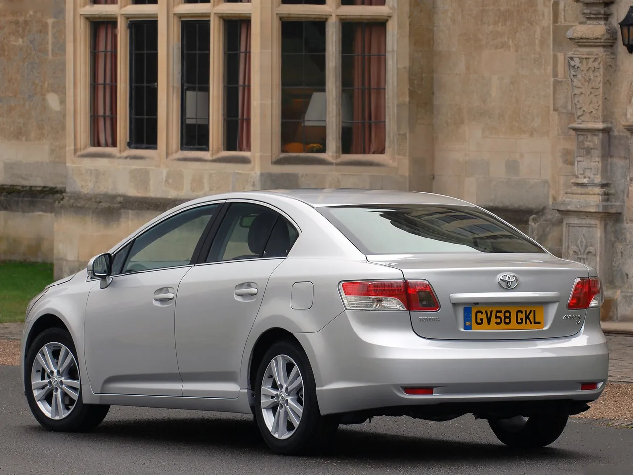 Toyota Avensis (2009) - Rear Three-Quarter