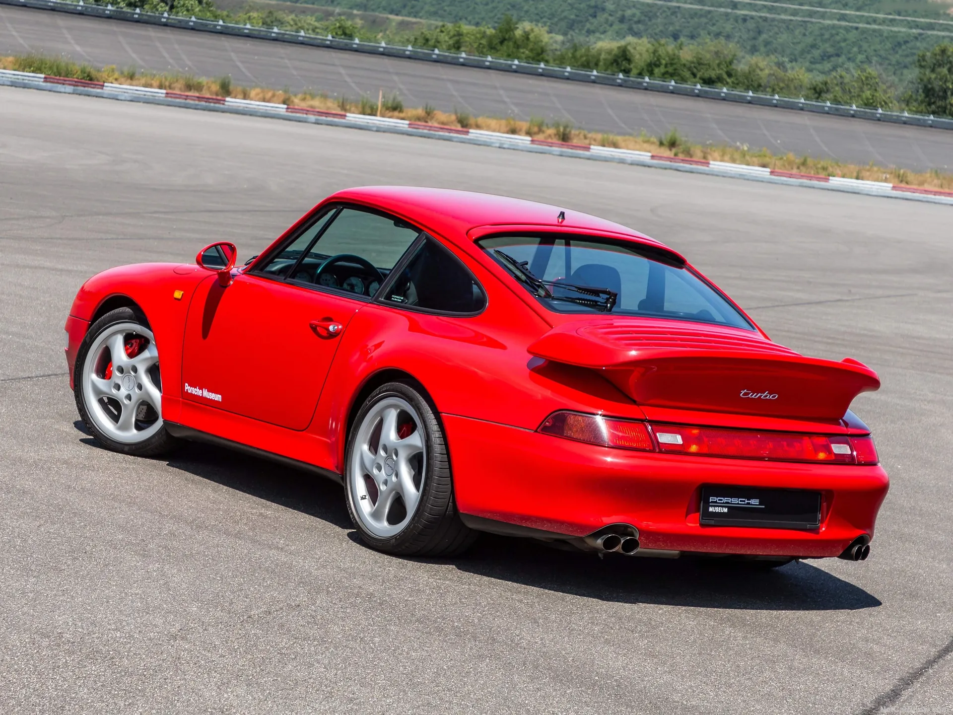 Porsche 911 Turbo (1995) – zadní tříčtvrteční pohled