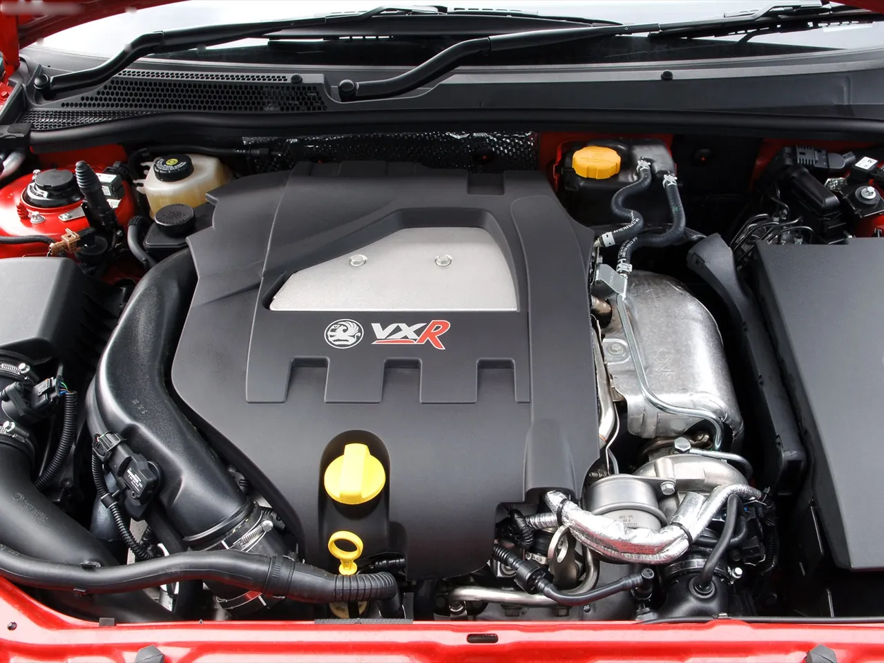 Vauxhall Vectra VXR (2006) – motorový prostor