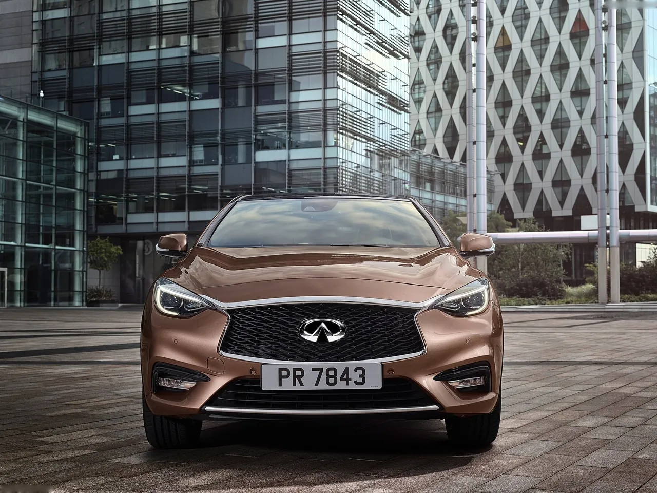 Infiniti Q30 (2016) – zepředu